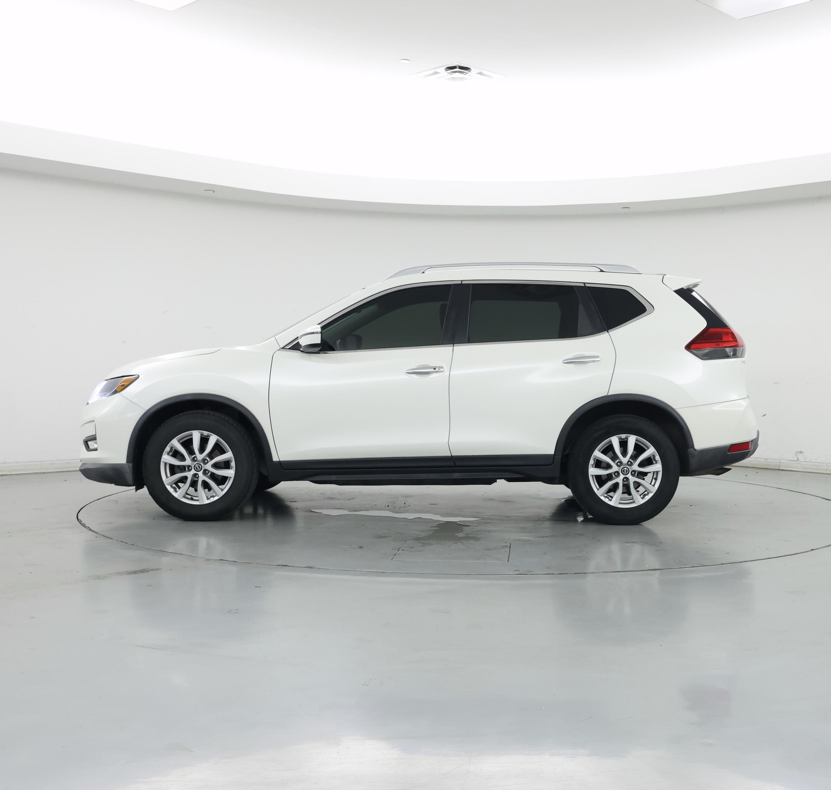 Thumbnail: 2017 Nissan Rogue - 3