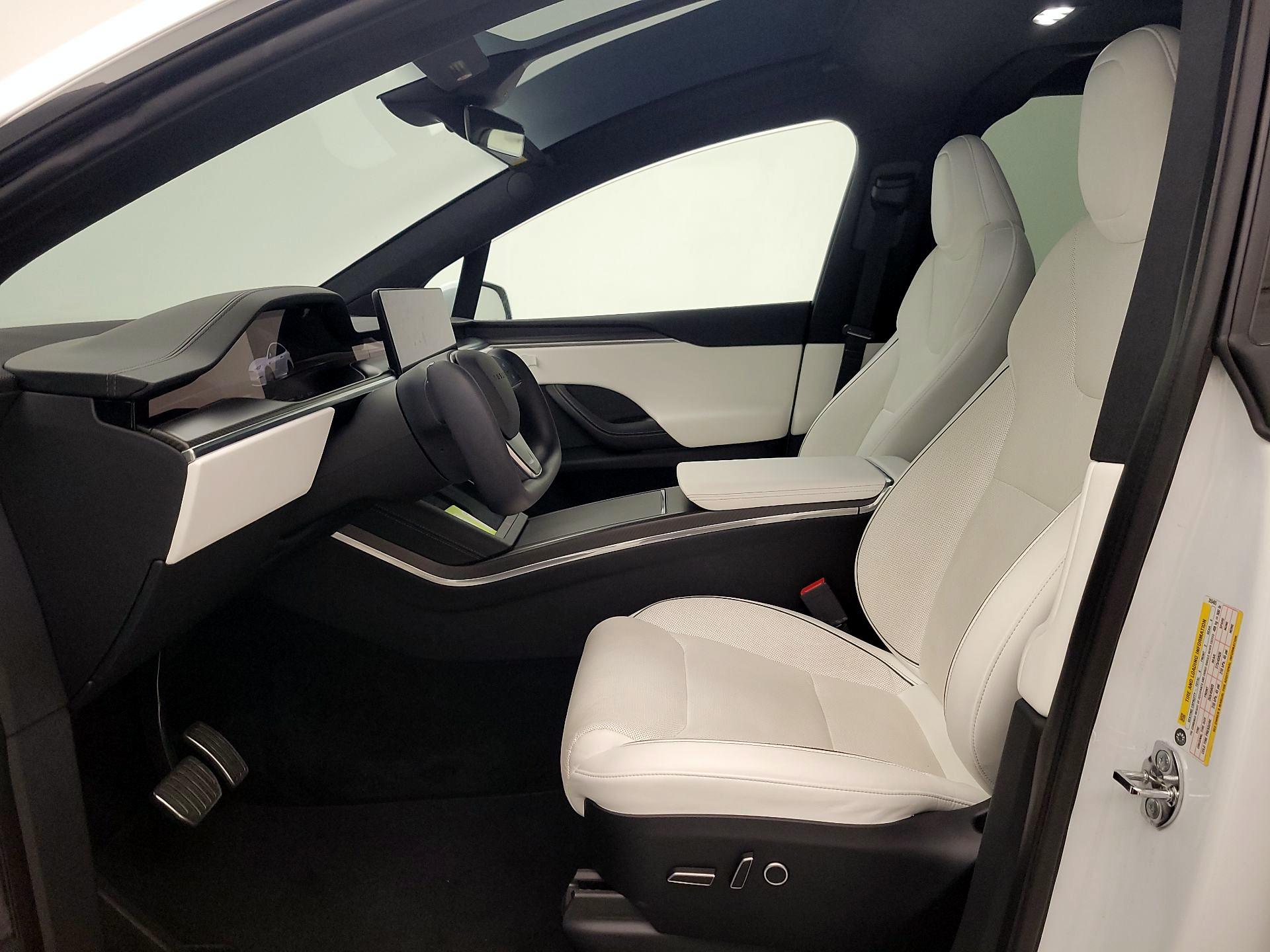 Thumbnail: 2022 Tesla Model X - 11