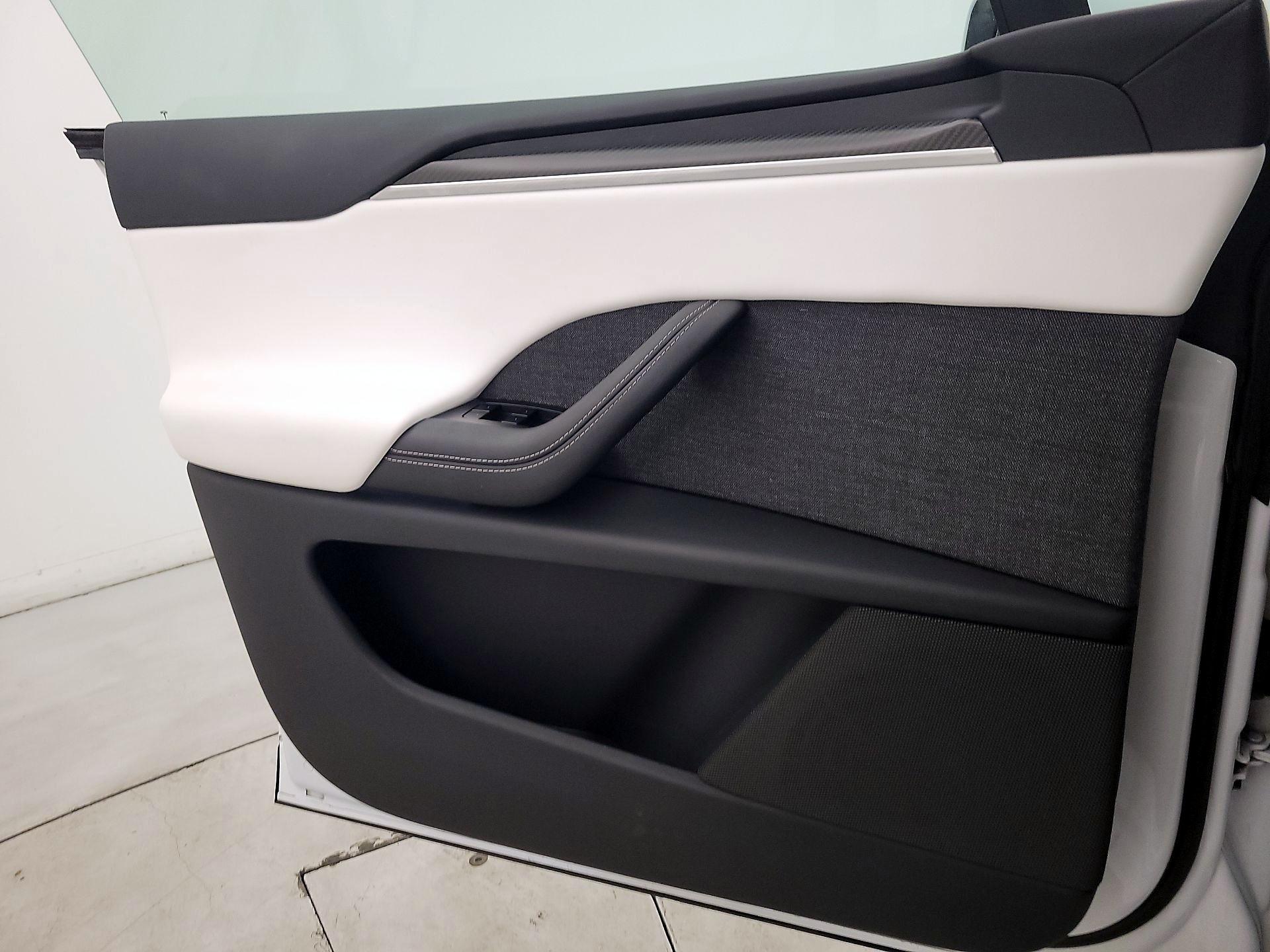 Thumbnail: 2022 Tesla Model X - 12