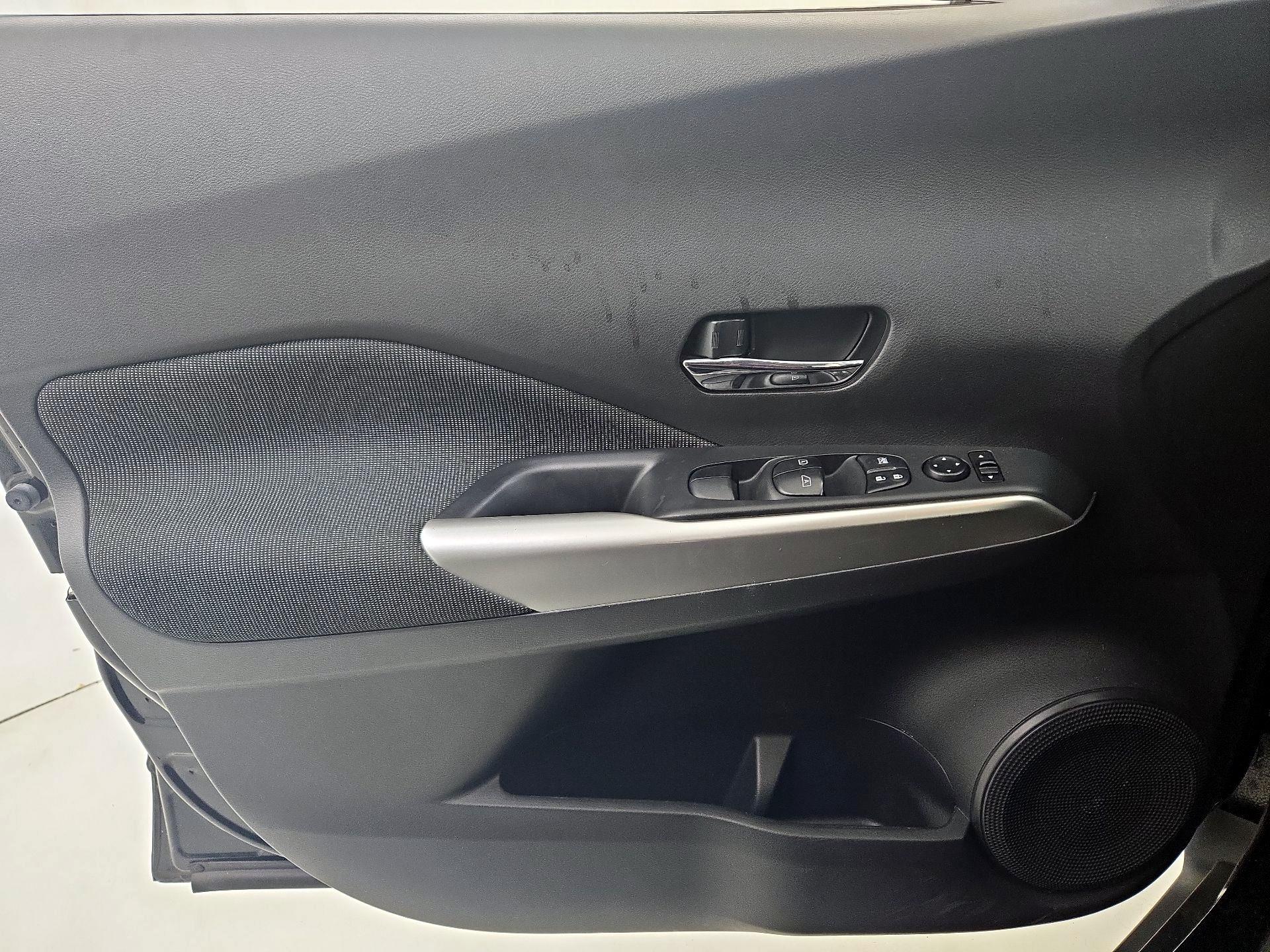 Thumbnail: 2019 Nissan Kicks - 12