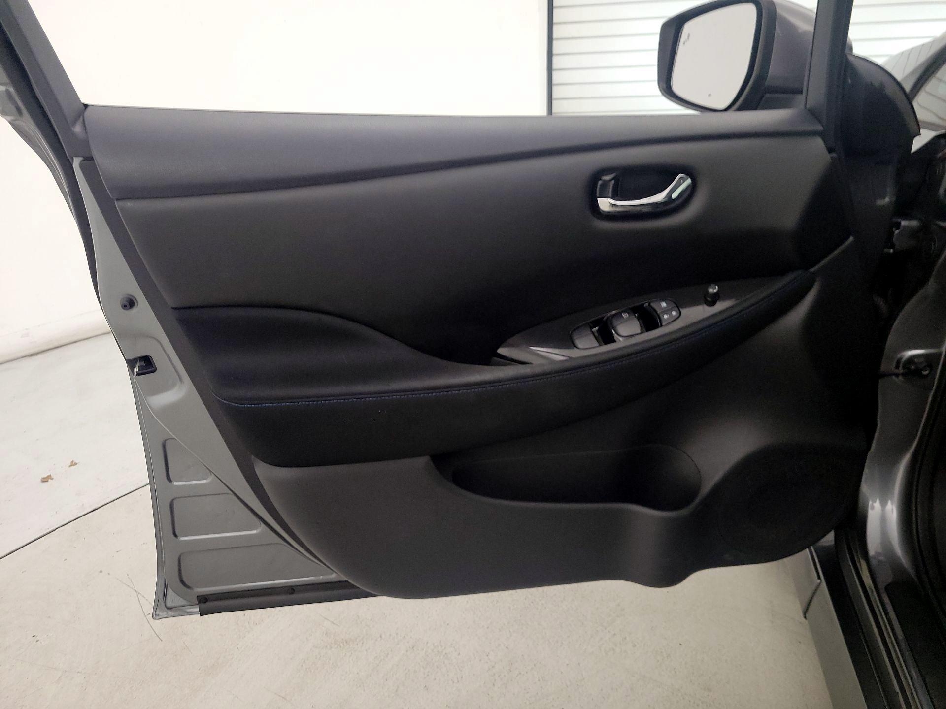 Thumbnail: 2020 Nissan Leaf - 12