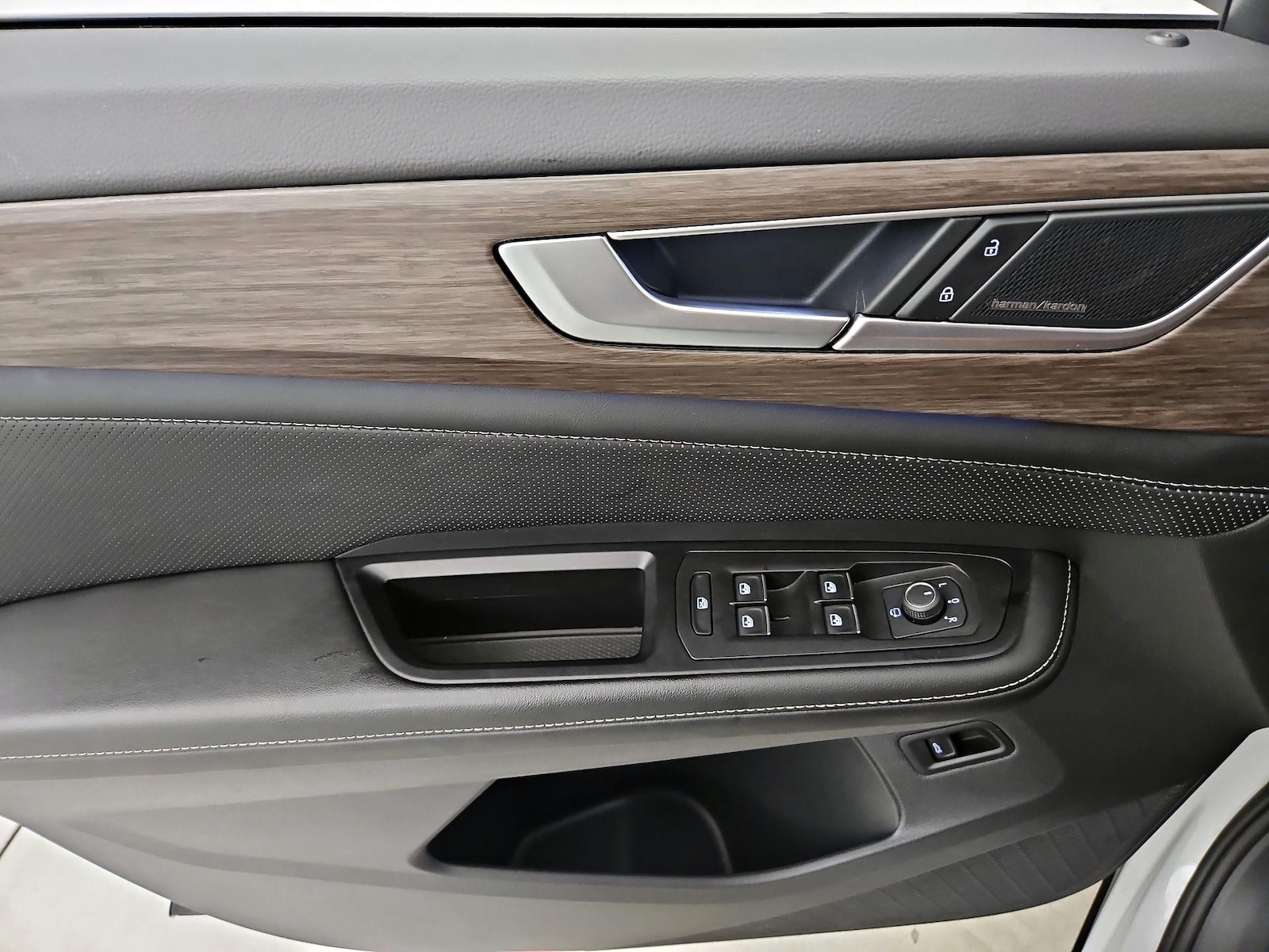 2024 Volkswagen Atlas SEL Premium R-Line - Photo 11