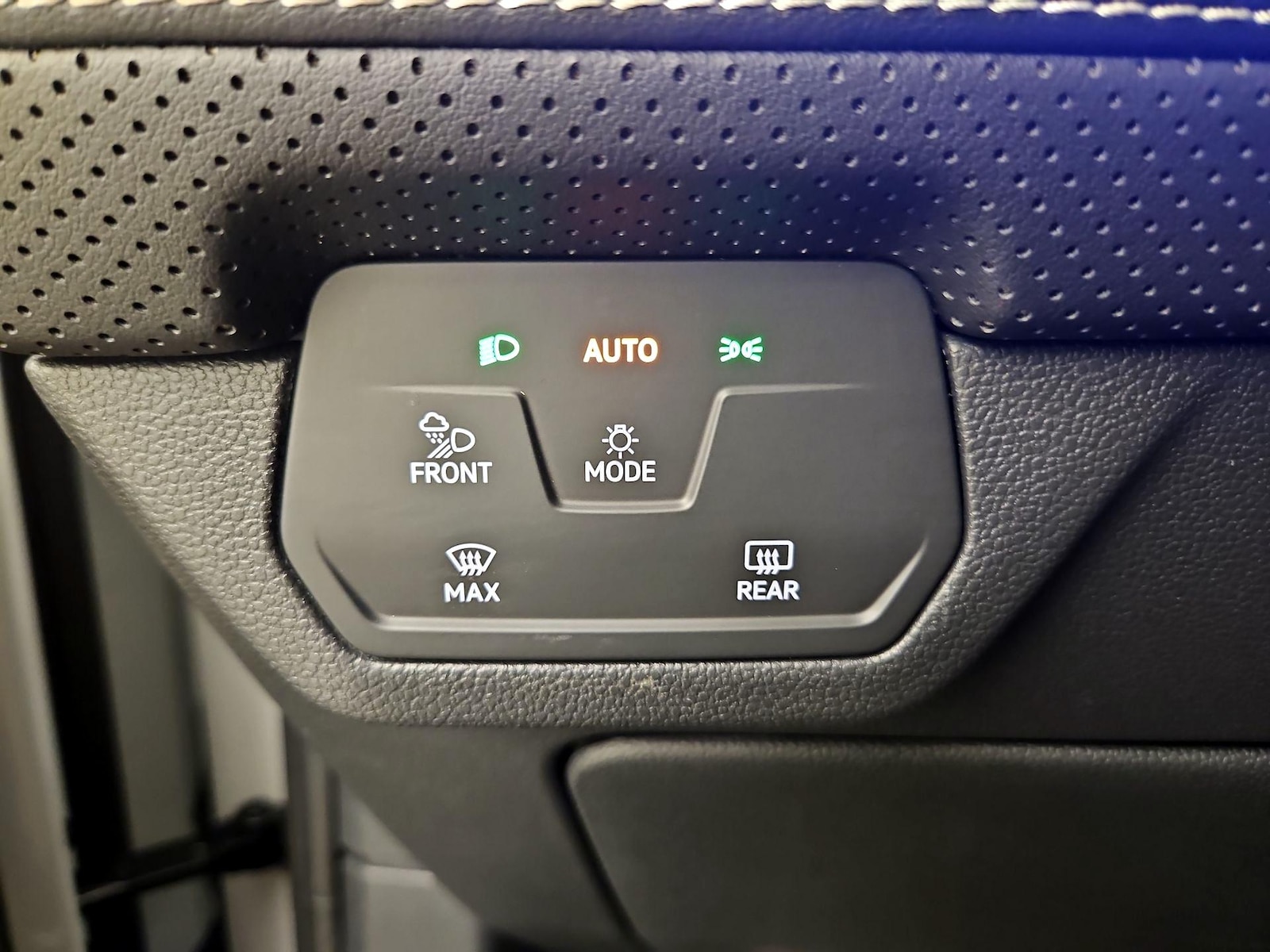 2024 Volkswagen Atlas SEL Premium R-Line - Photo 12