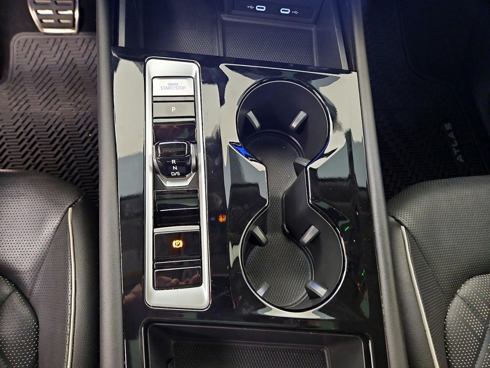 2024 Volkswagen Atlas SEL Premium R-Line - Photo 17