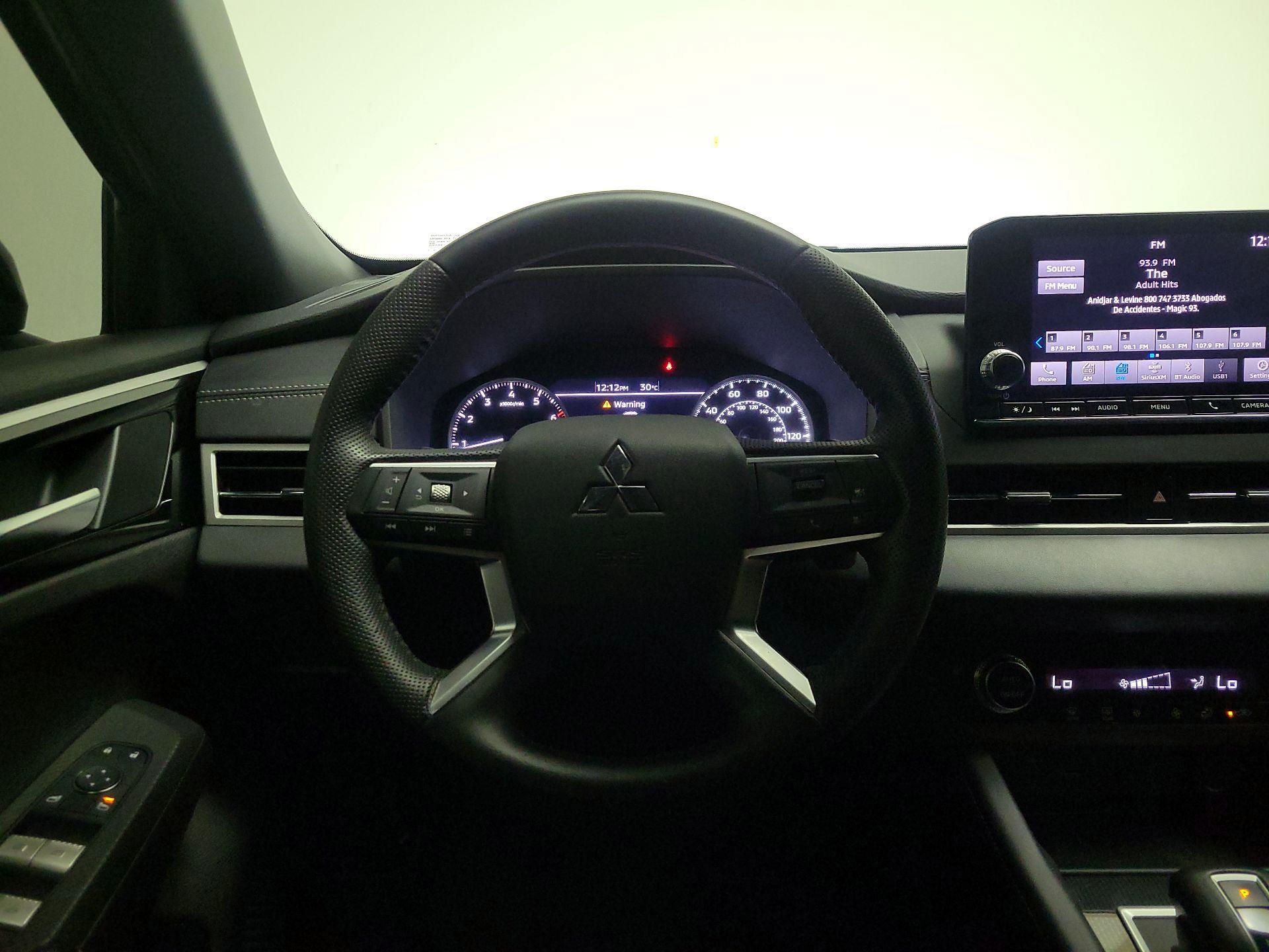 Thumbnail: 2022 Mitsubishi Outlander - 10