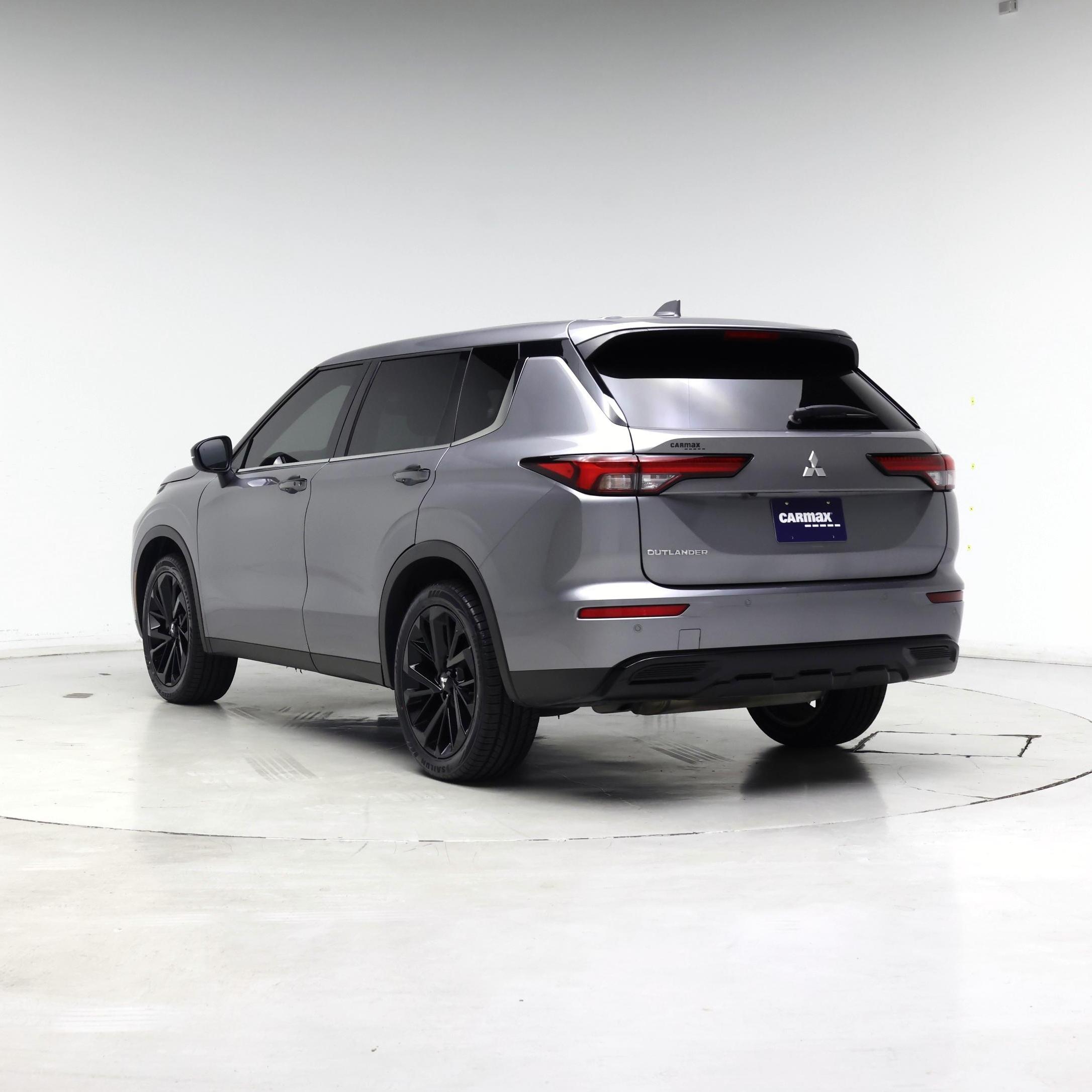 Thumbnail: 2022 Mitsubishi Outlander - 2
