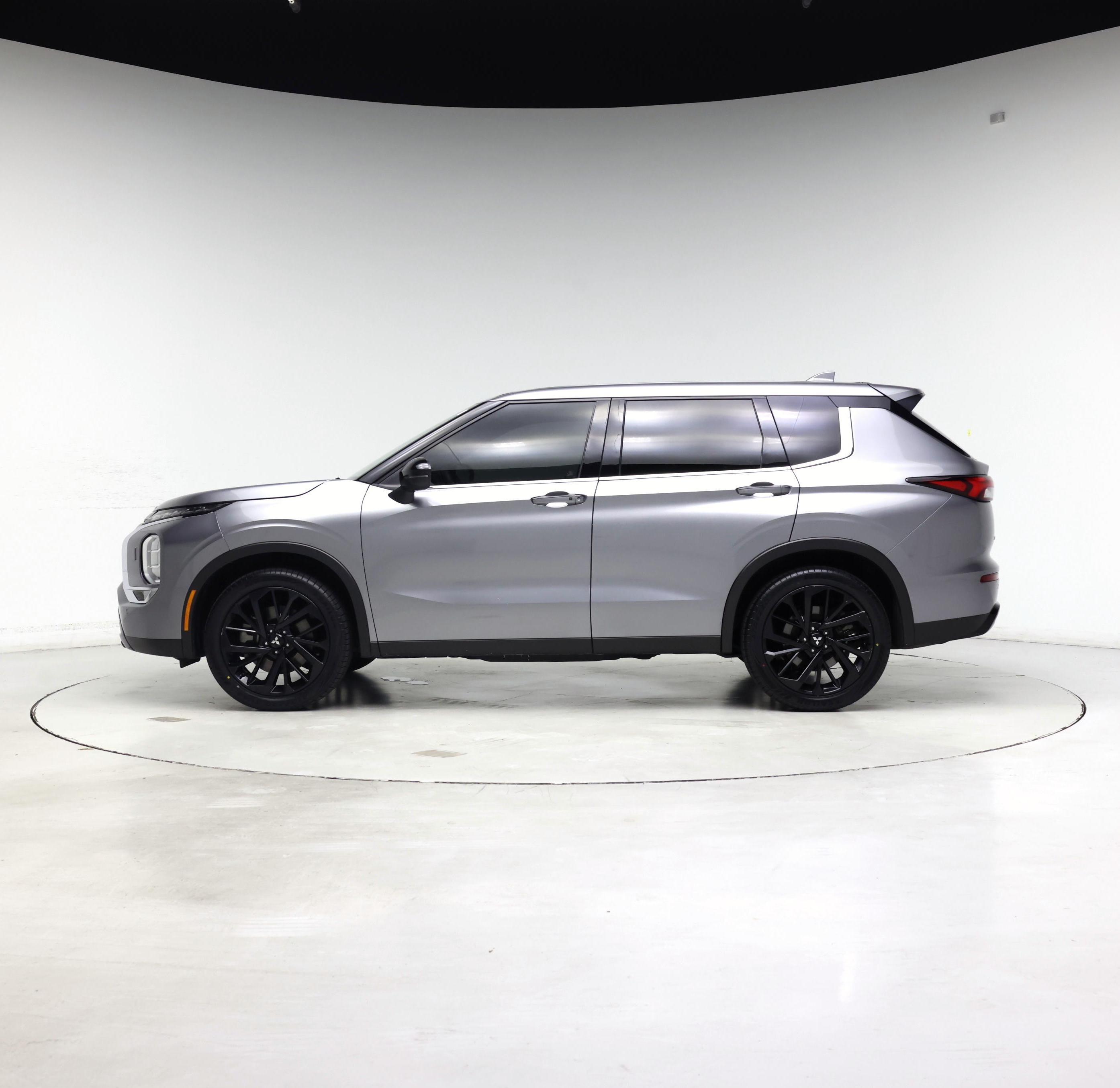 Thumbnail: 2022 Mitsubishi Outlander - 3