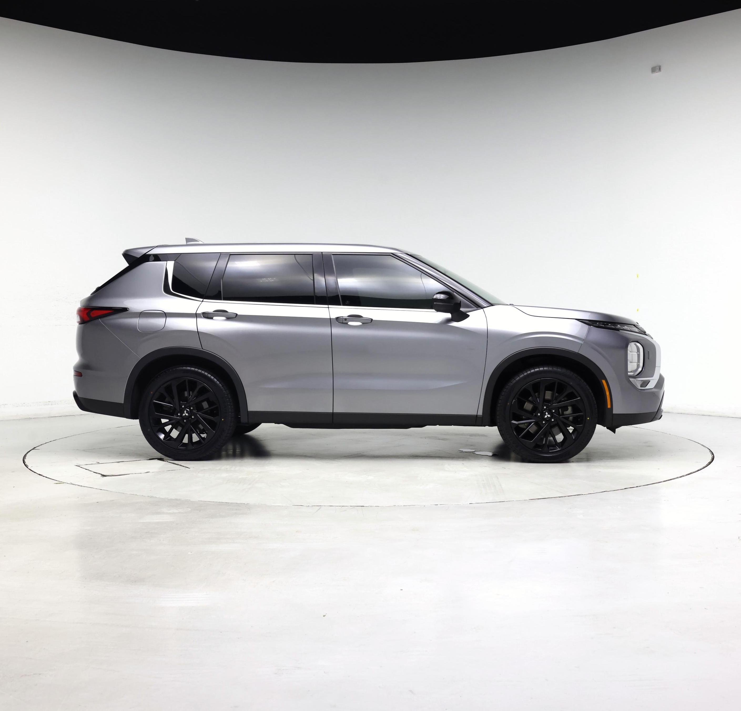 Thumbnail: 2022 Mitsubishi Outlander - 7