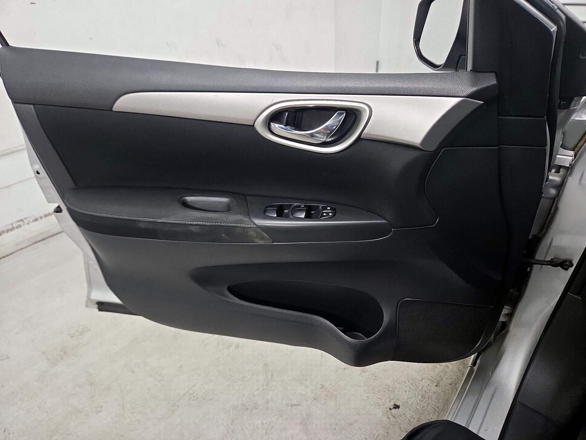 Thumbnail: 2015 Nissan Sentra - 12