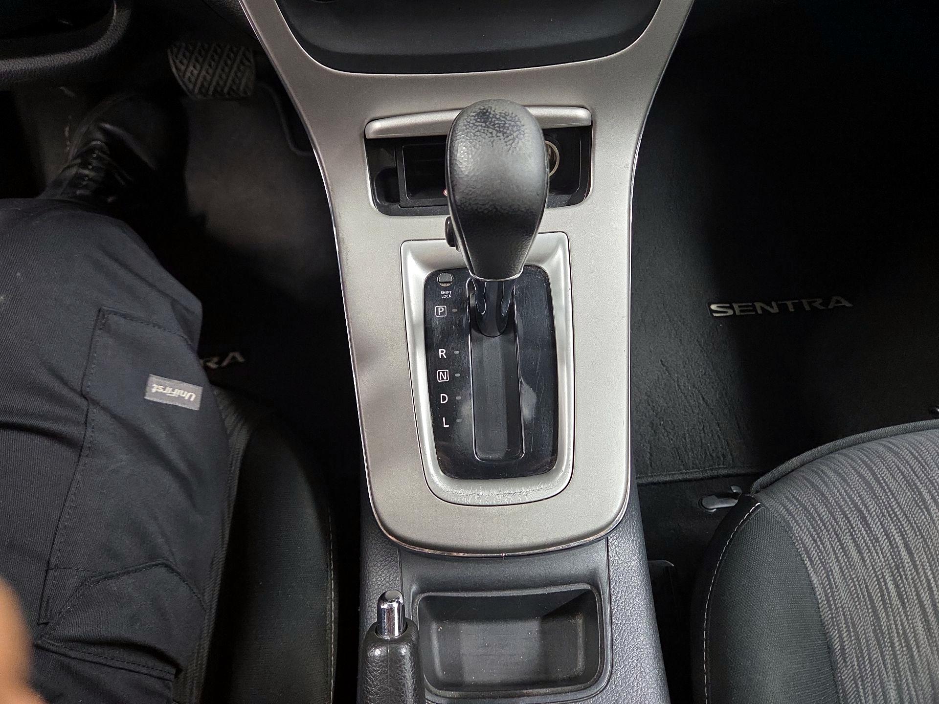 Thumbnail: 2015 Nissan Sentra - 15