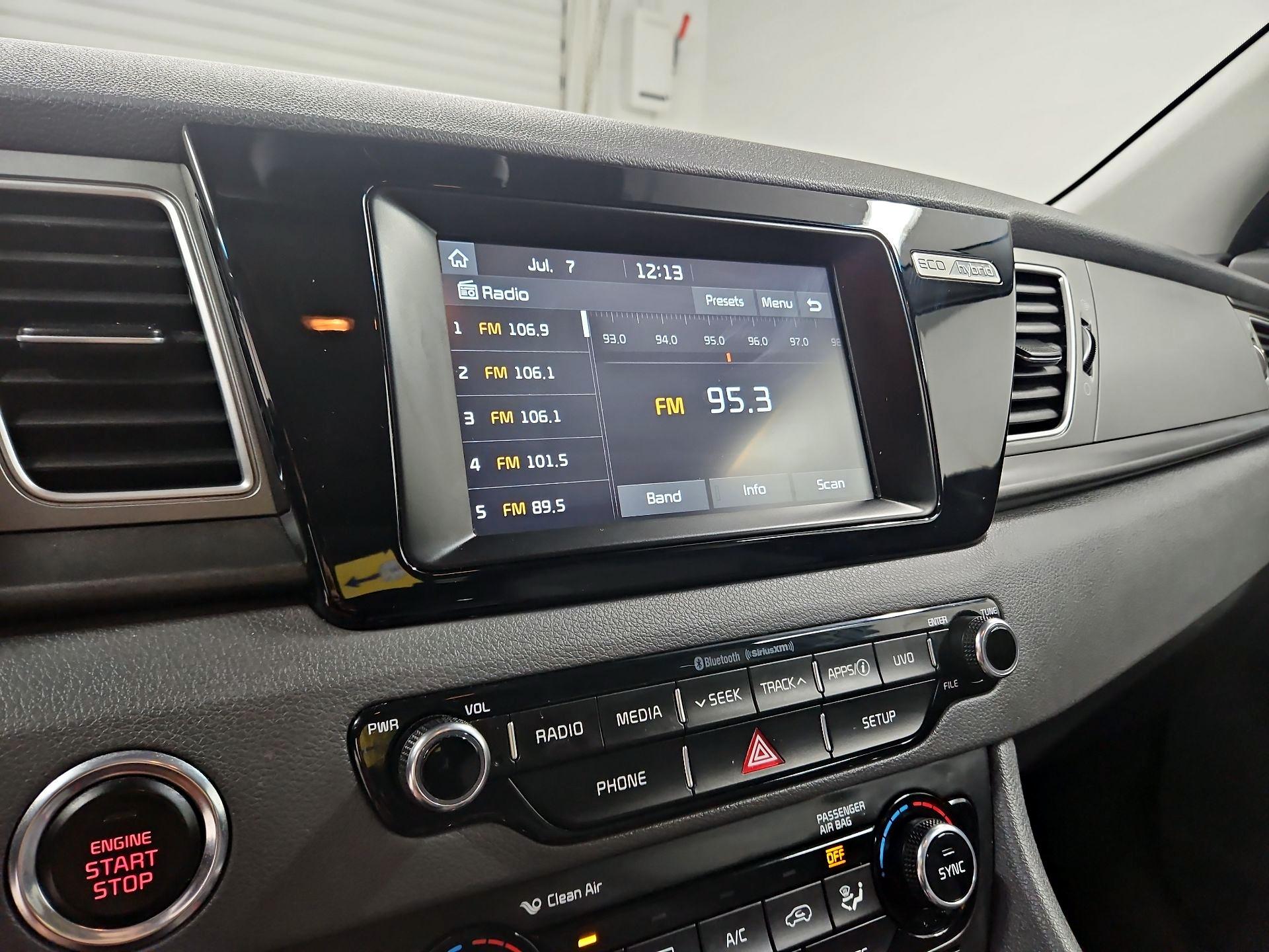 Thumbnail: 2017 Kia Niro - 15