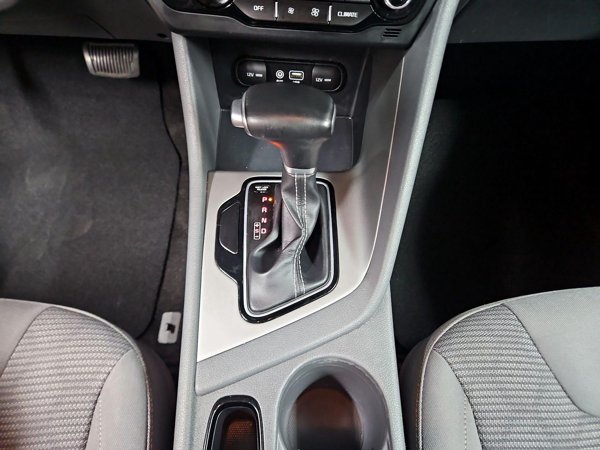 Thumbnail: 2017 Kia Niro - 17