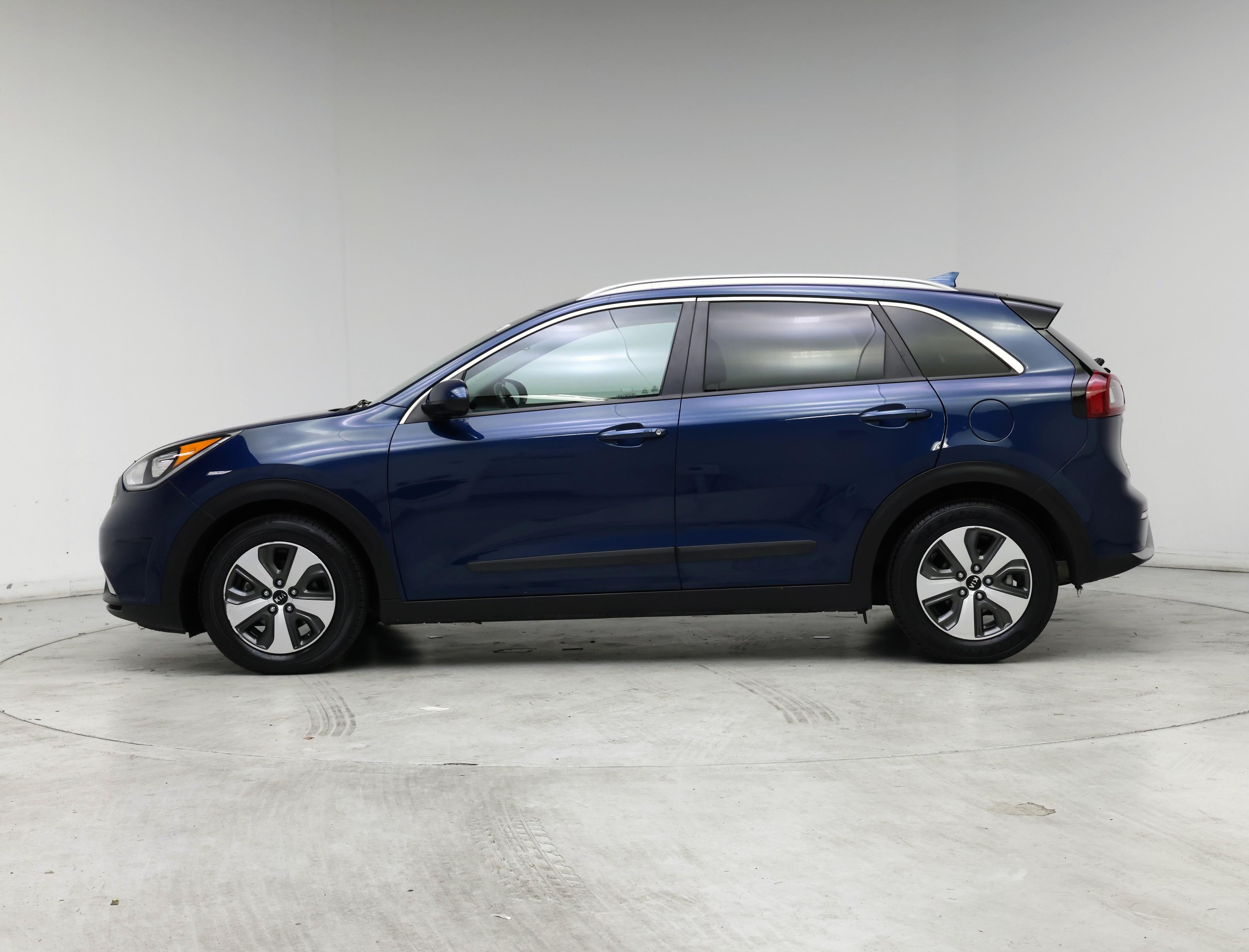 Thumbnail: 2017 Kia Niro - 3