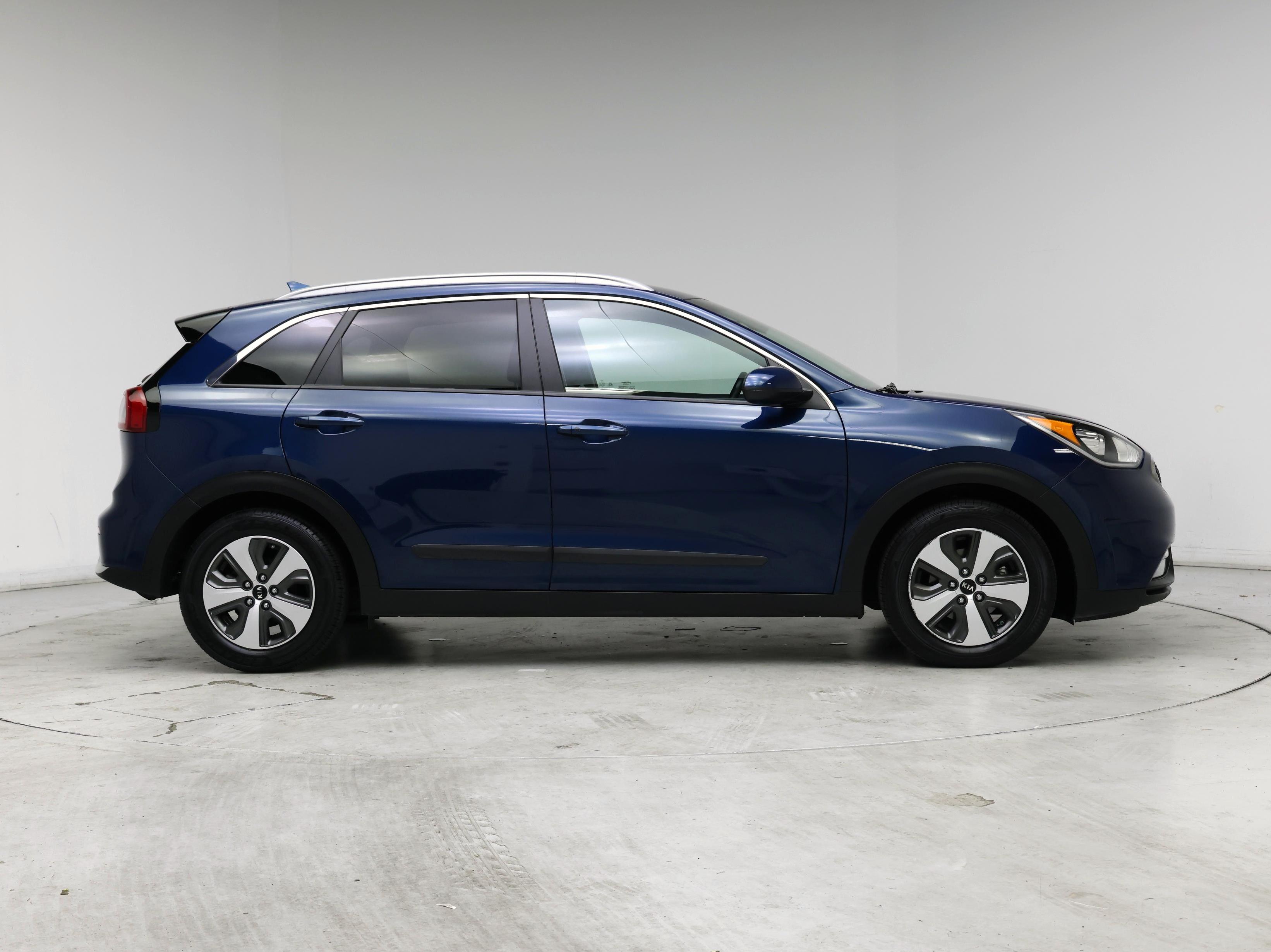 Thumbnail: 2017 Kia Niro - 7