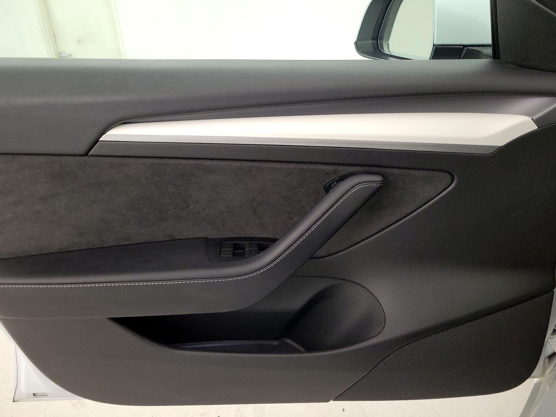 Thumbnail: 2022 Tesla Model 3 - 12