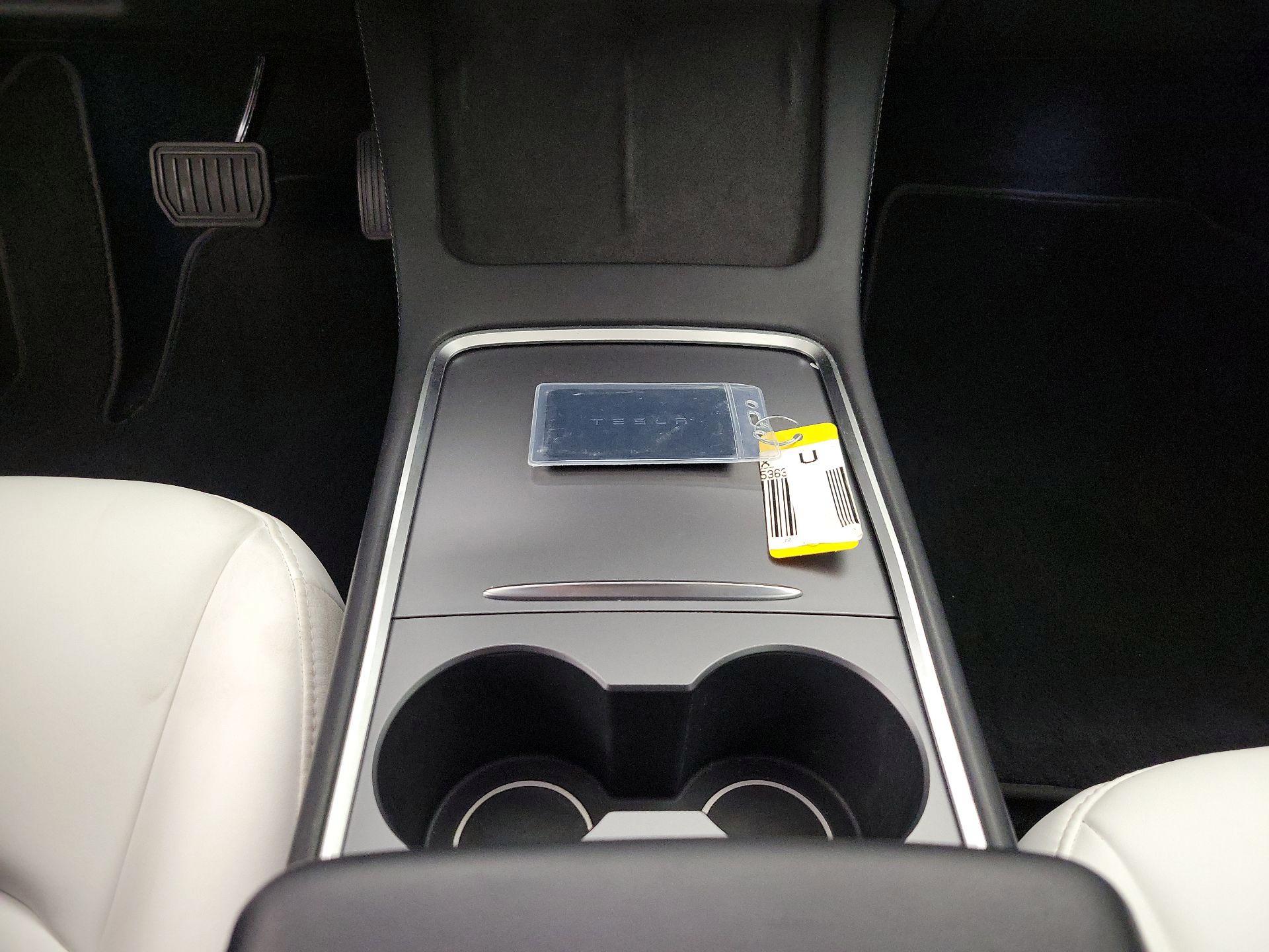 Thumbnail: 2022 Tesla Model 3 - 17