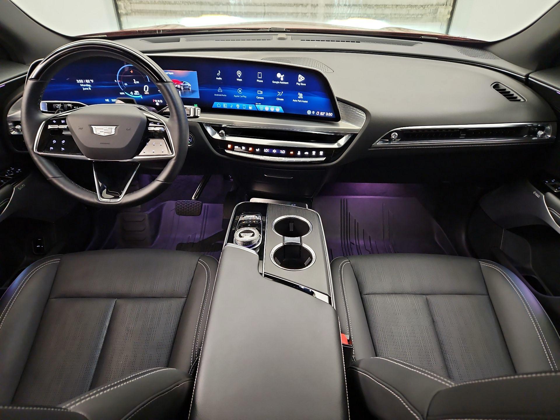 Thumbnail: 2024 Cadillac Lyriq - 9