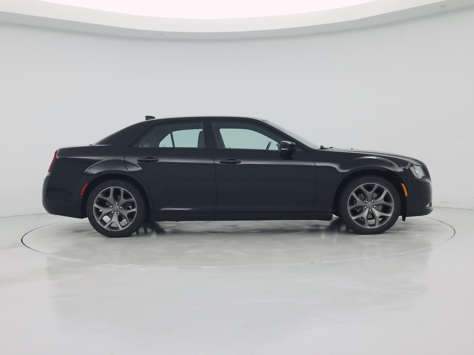 2022 Chrysler 300 S - Photo 8