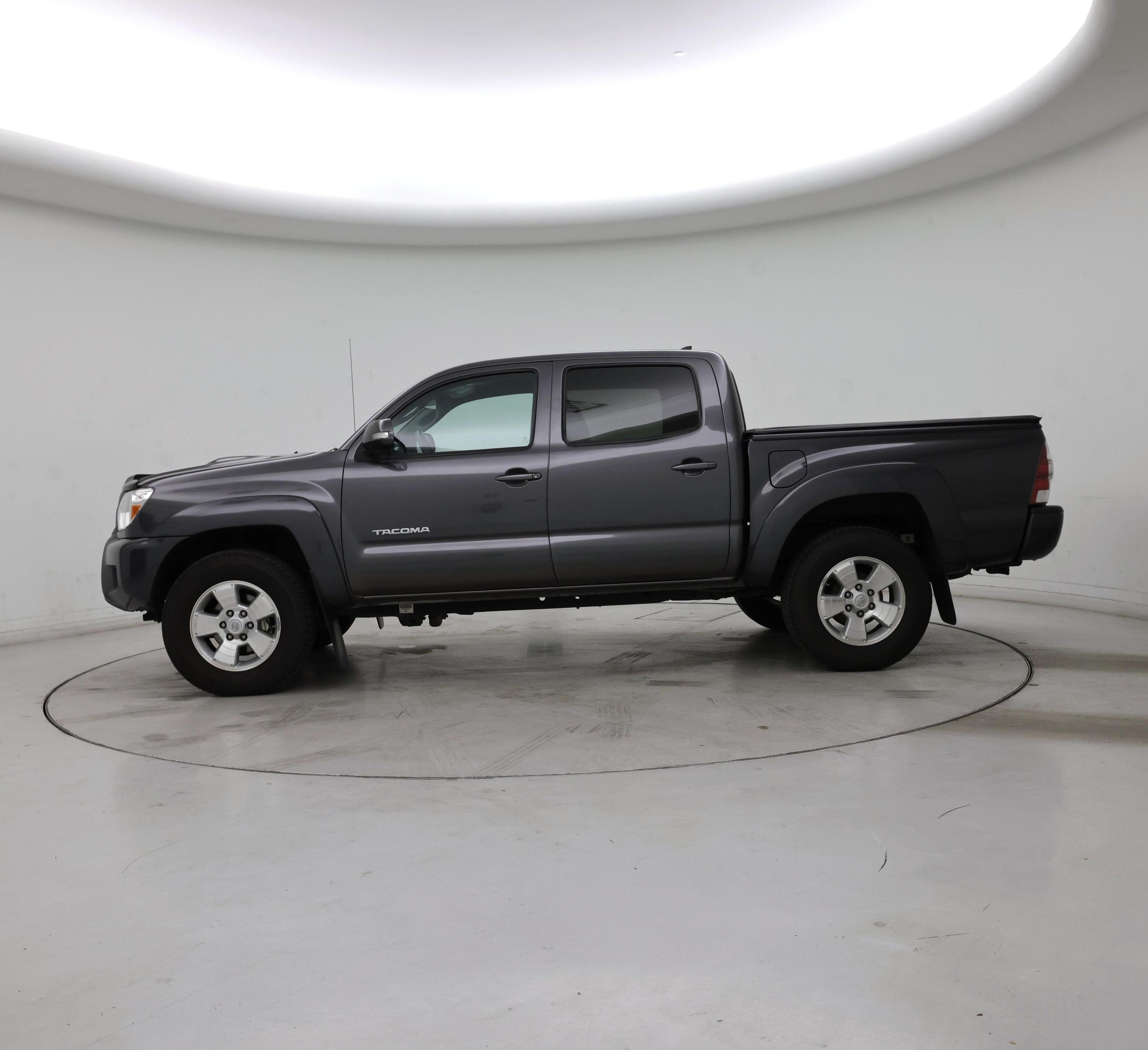 Thumbnail: 2015 Toyota Tacoma - 3