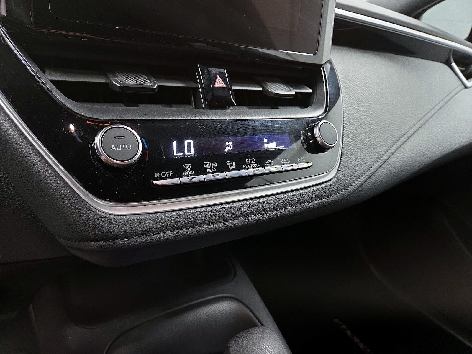 2023 Toyota Corolla SE - Photo 14