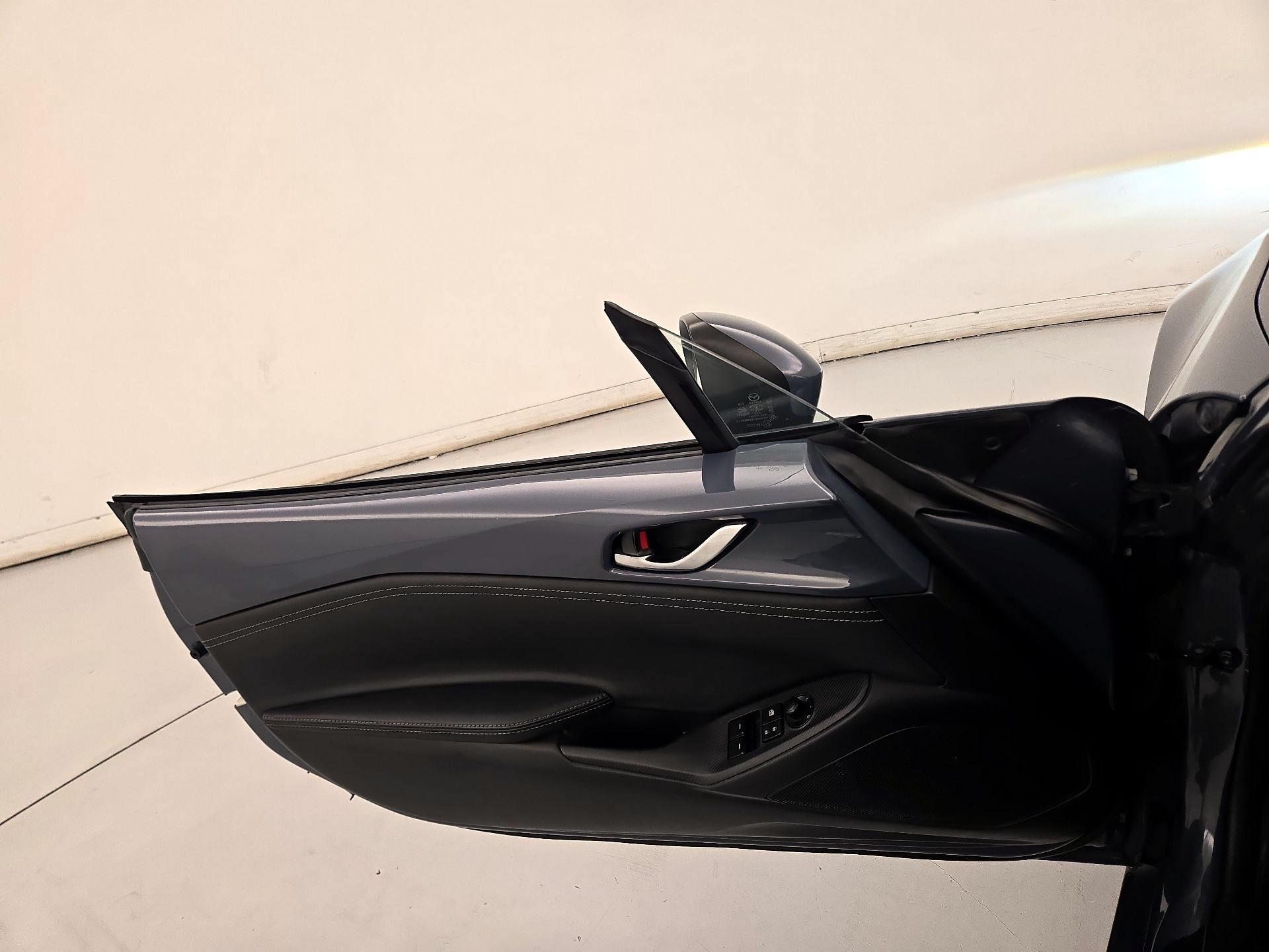 Thumbnail: 2021 Mazda MX-5 Miata - 12