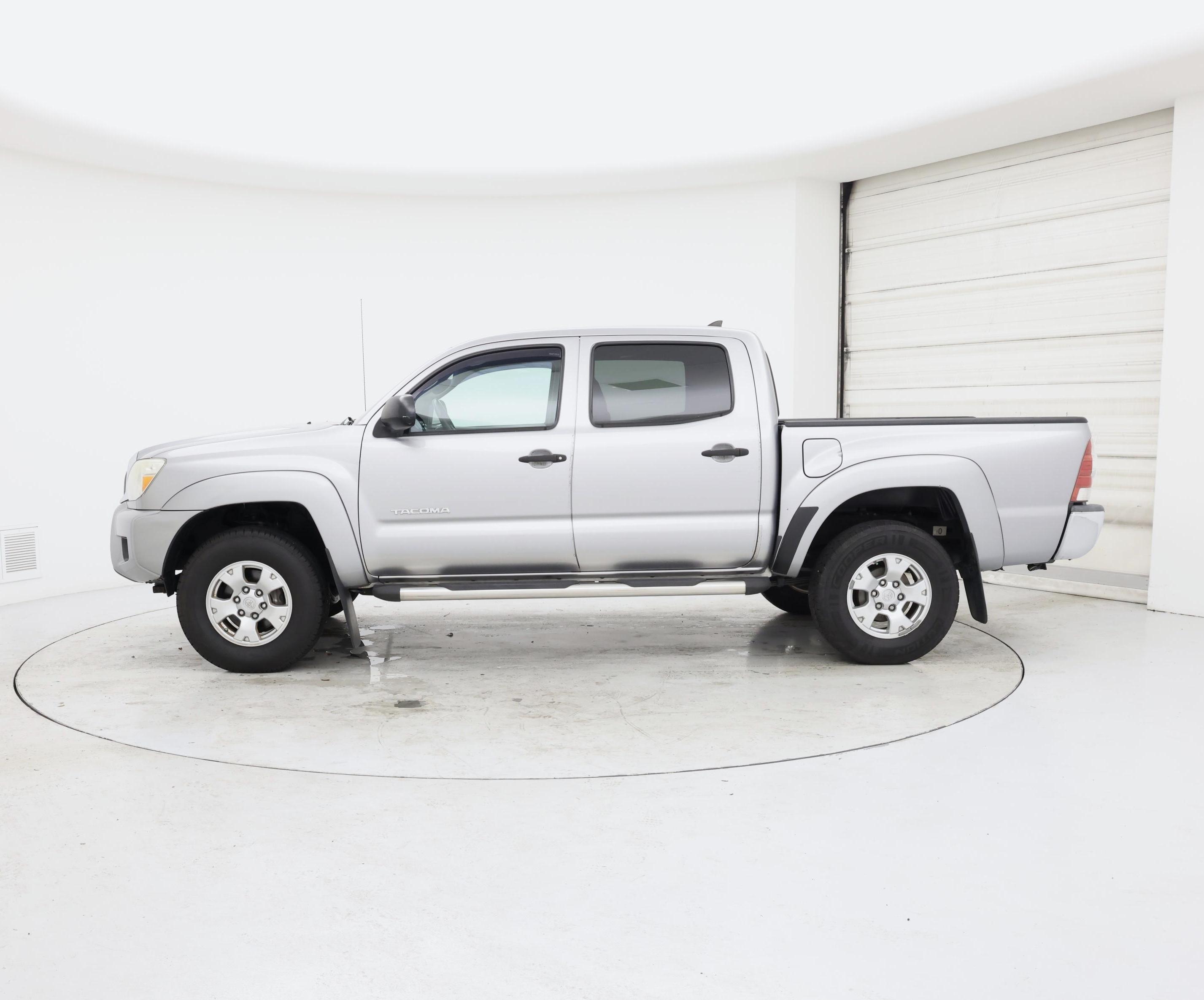 Thumbnail: 2015 Toyota Tacoma - 3