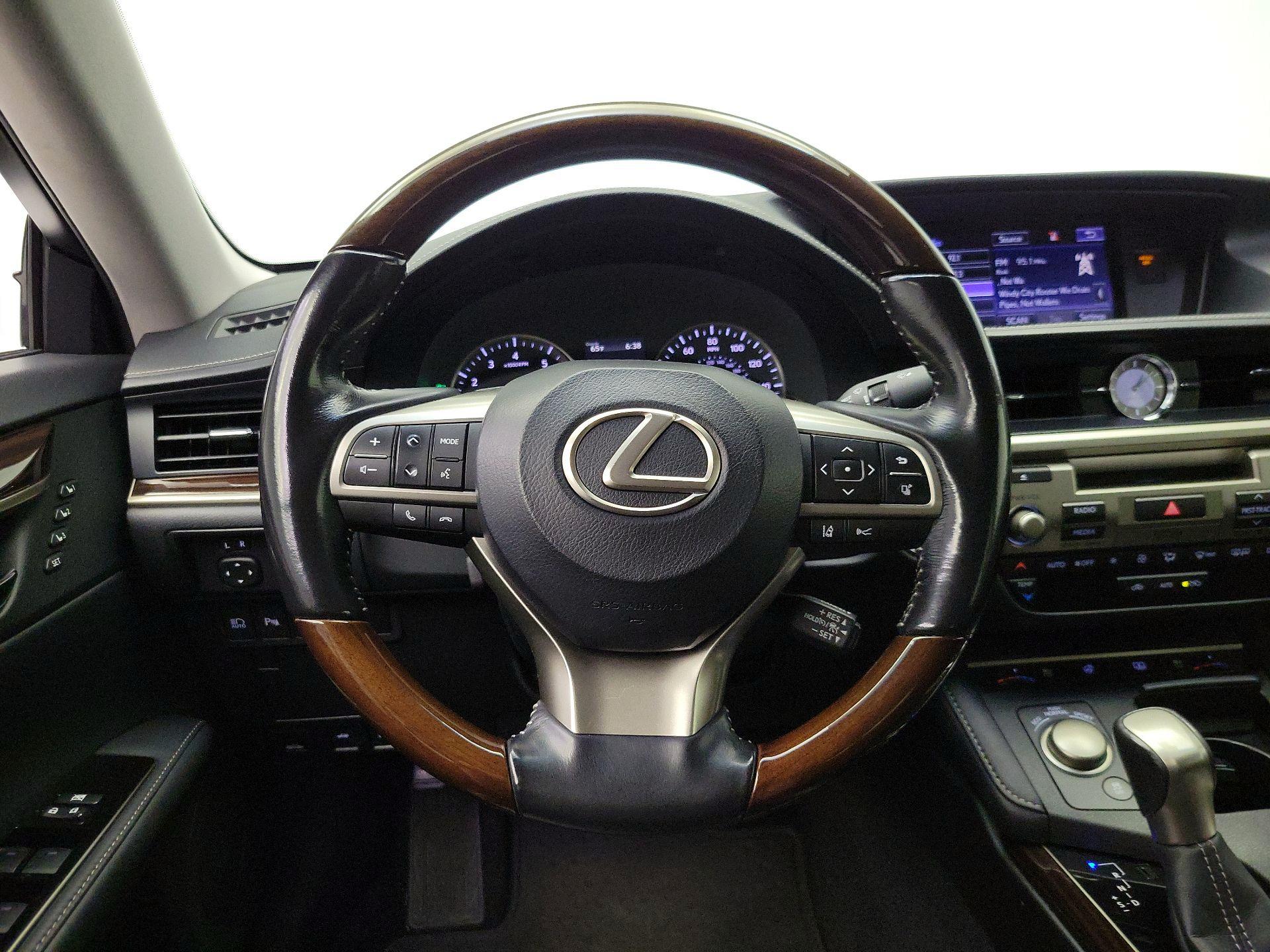 Thumbnail: 2016 Lexus ES - 10