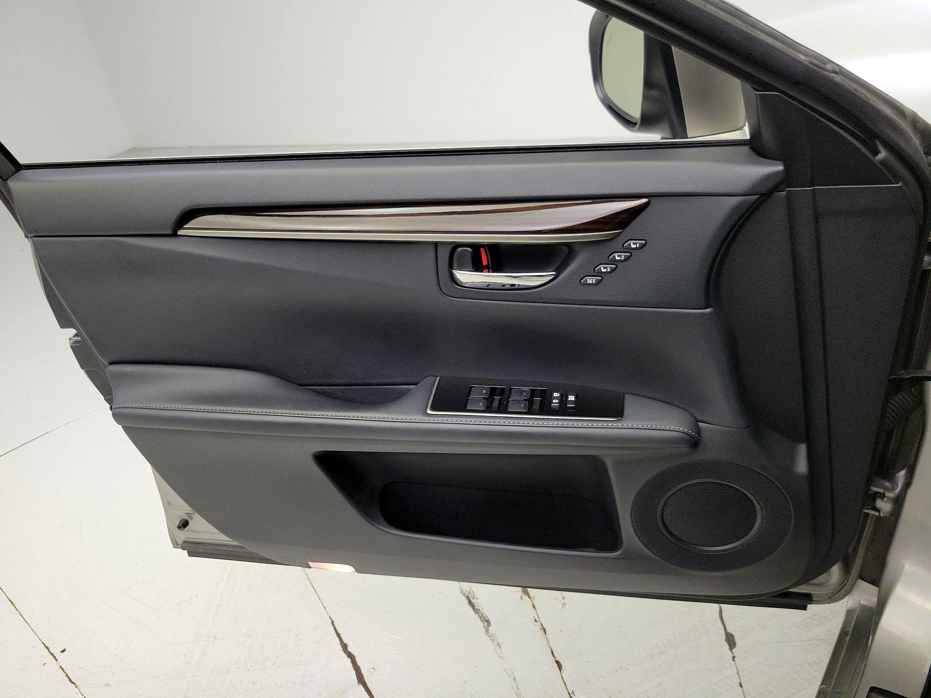 Thumbnail: 2016 Lexus ES - 12