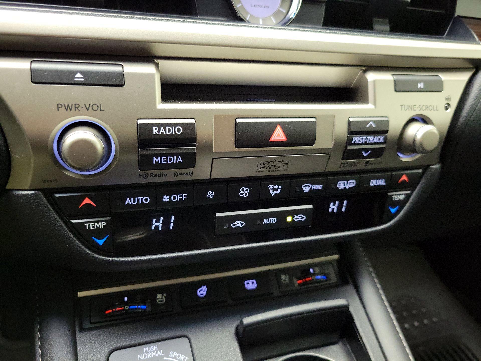 Thumbnail: 2016 Lexus ES - 17