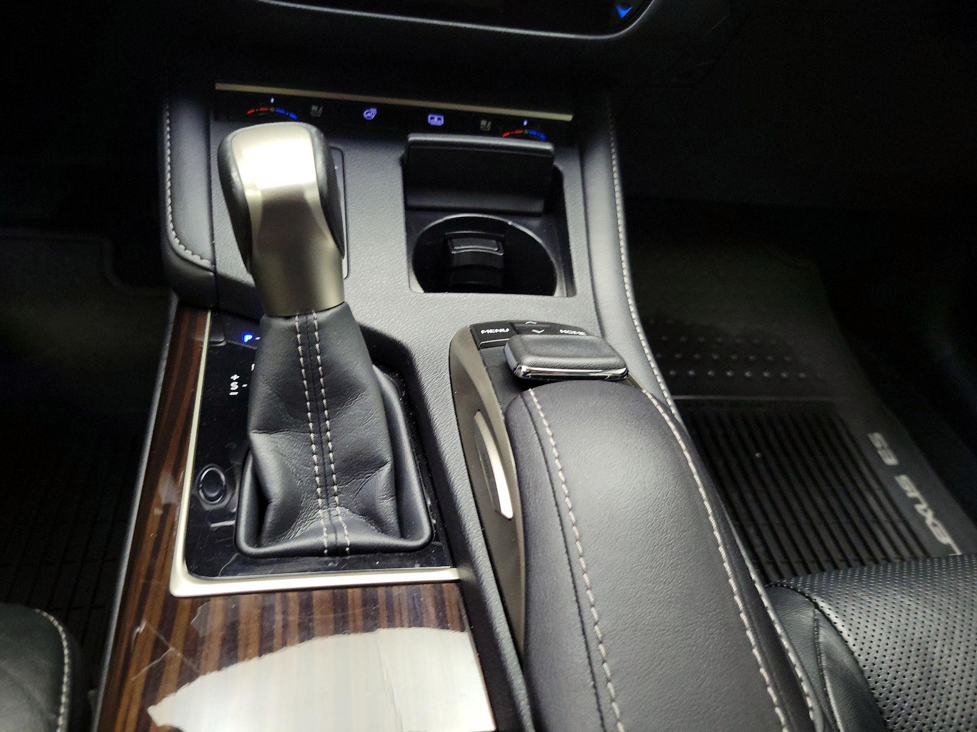 Thumbnail: 2016 Lexus ES - 18
