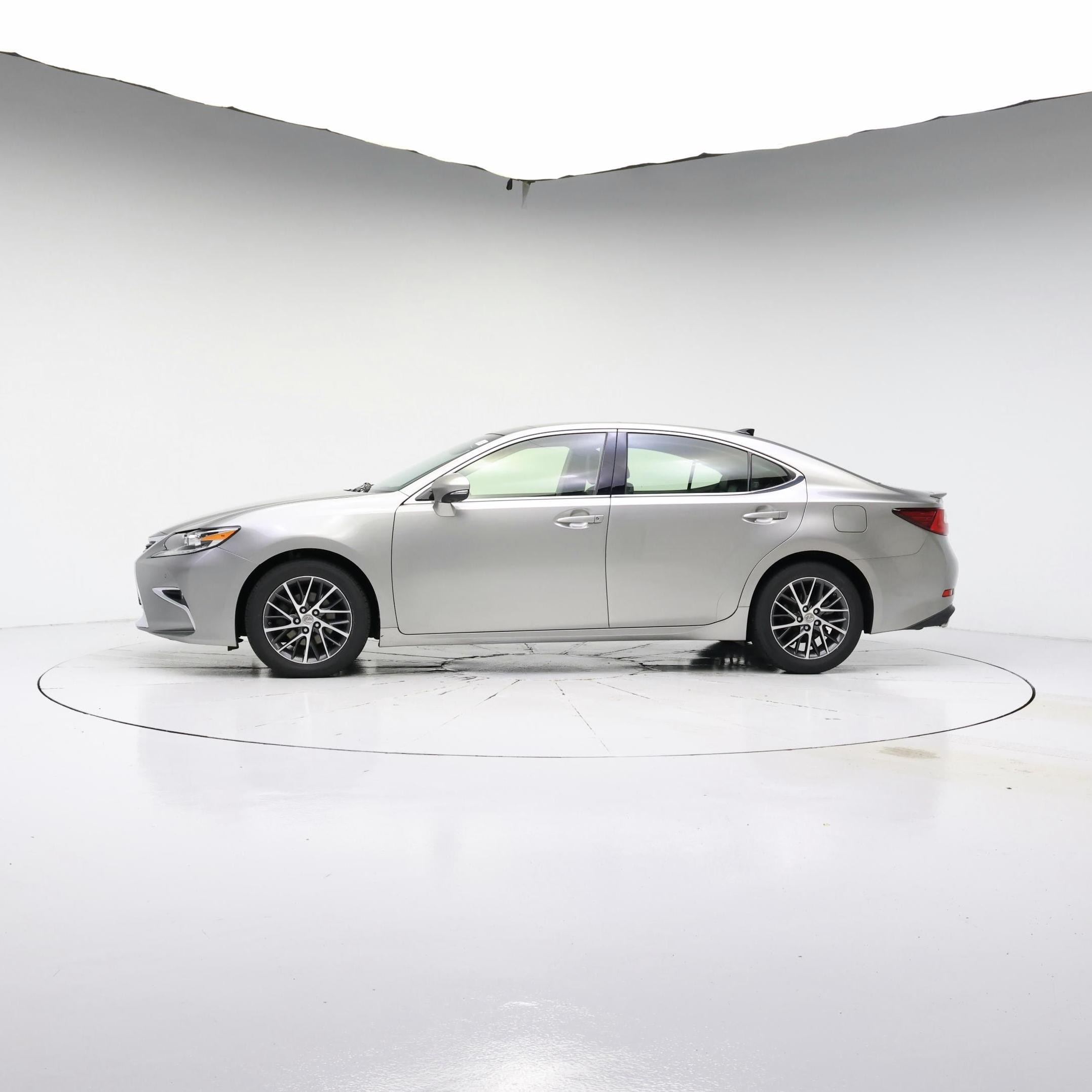 Thumbnail: 2016 Lexus ES - 3