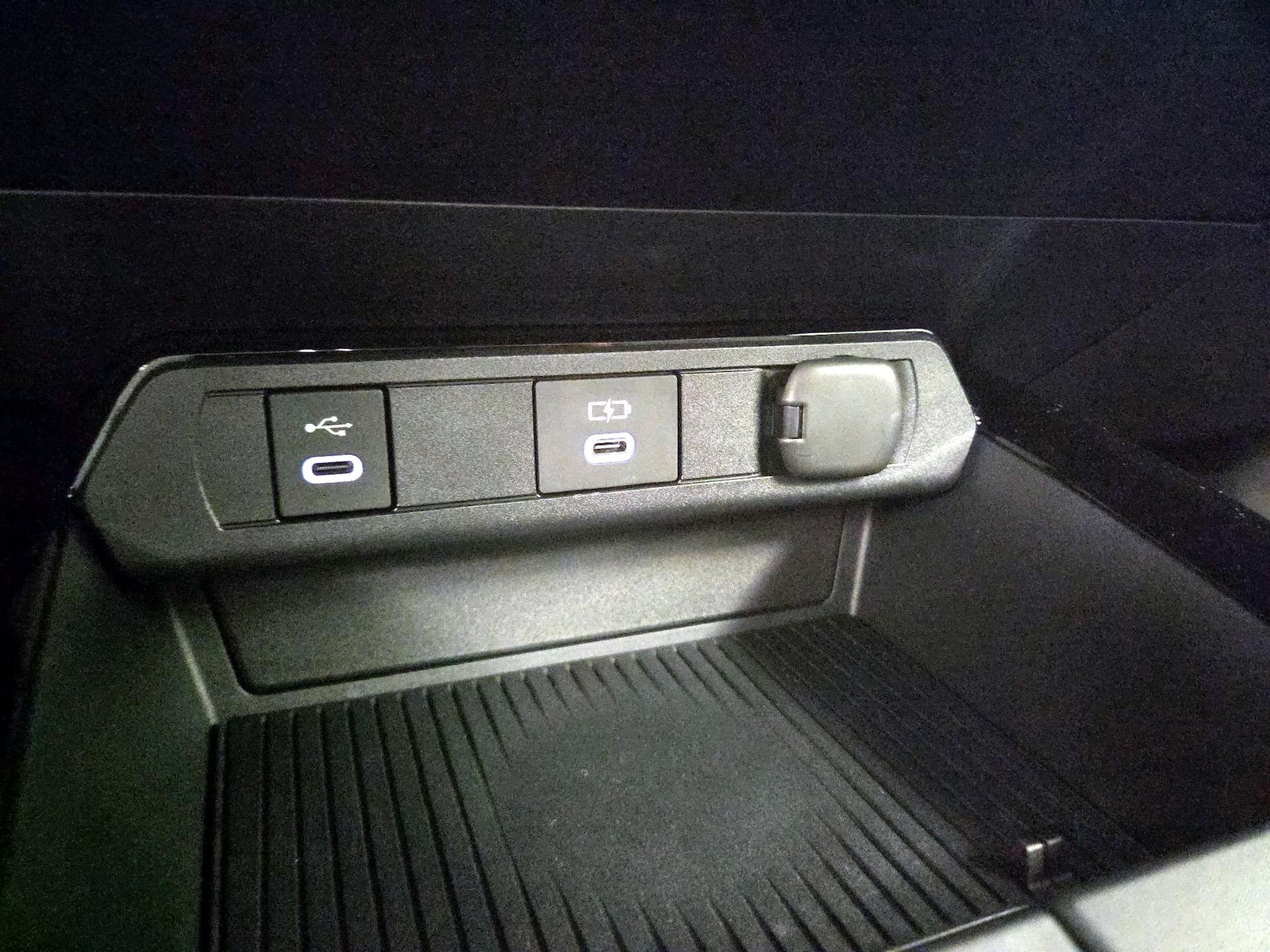 2025 Toyota Prius XLE - Photo 19