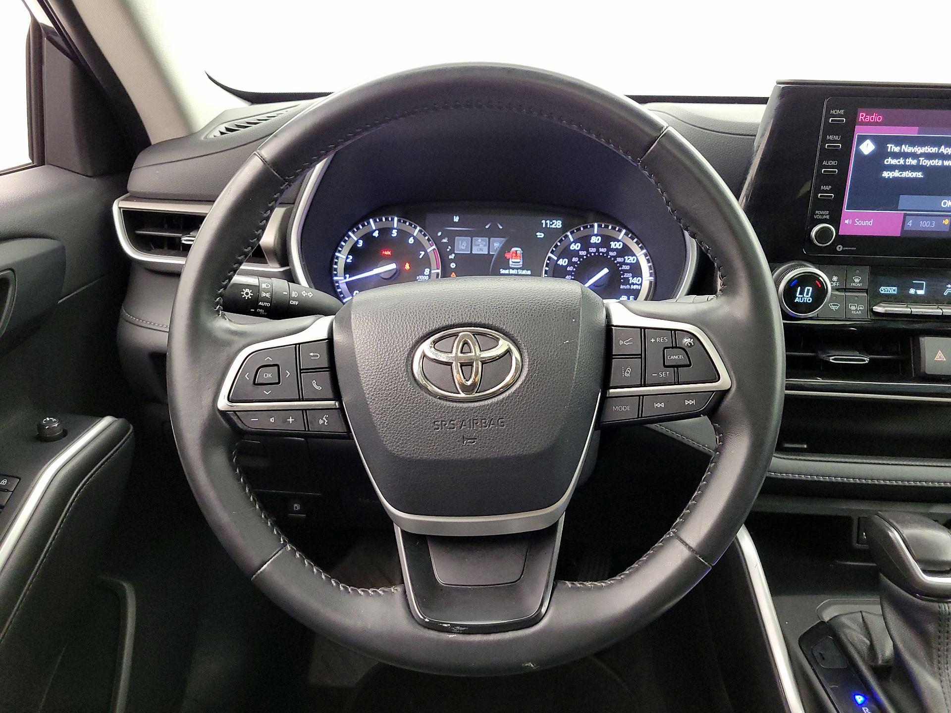 Thumbnail: 2022 Toyota Highlander - 10