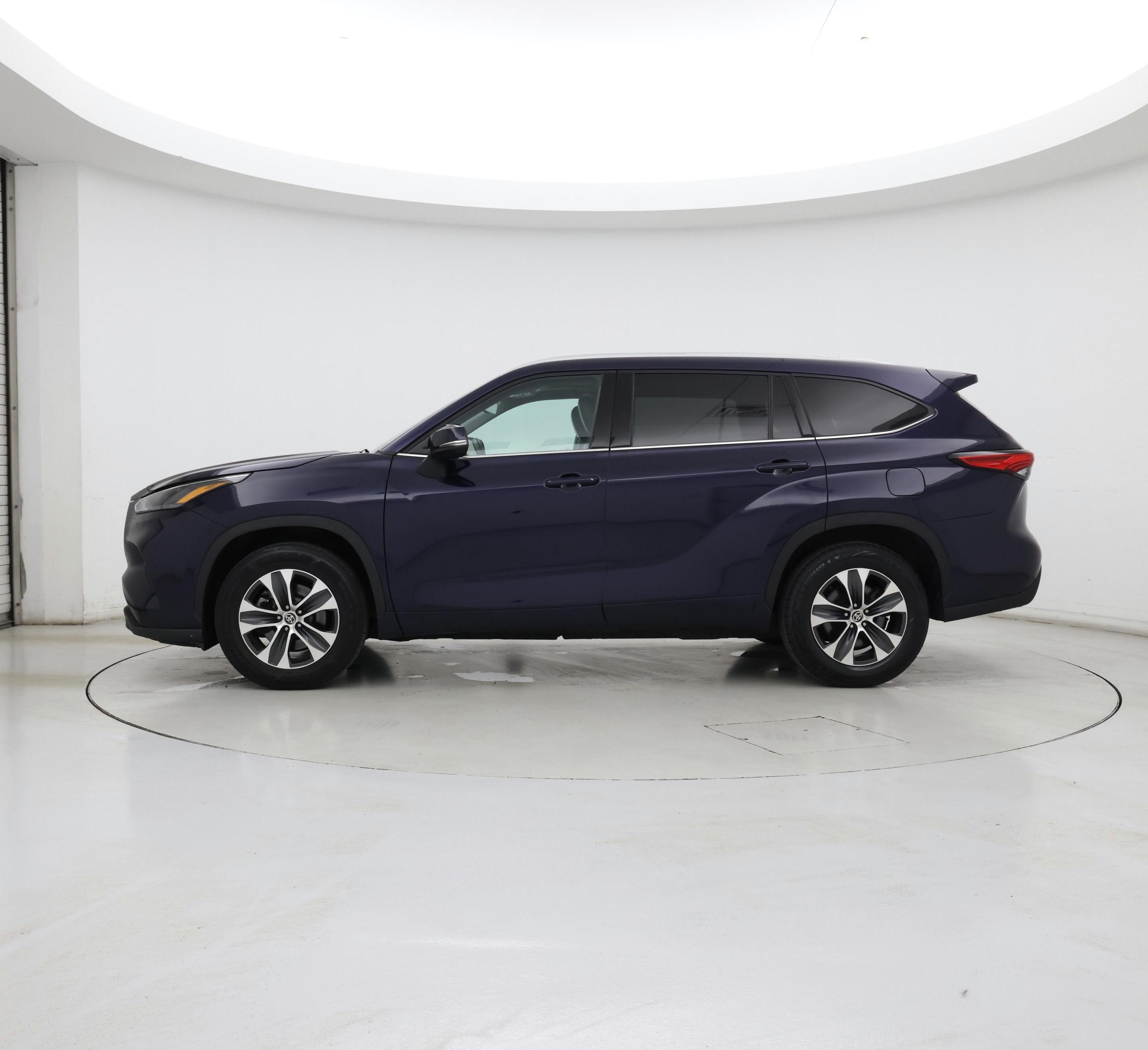 Thumbnail: 2022 Toyota Highlander - 3