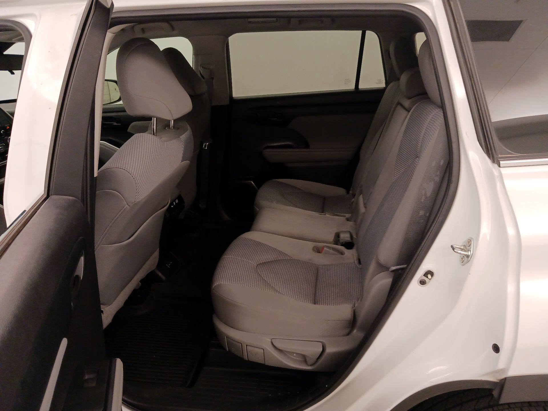 Thumbnail: 2022 Toyota Highlander - 19
