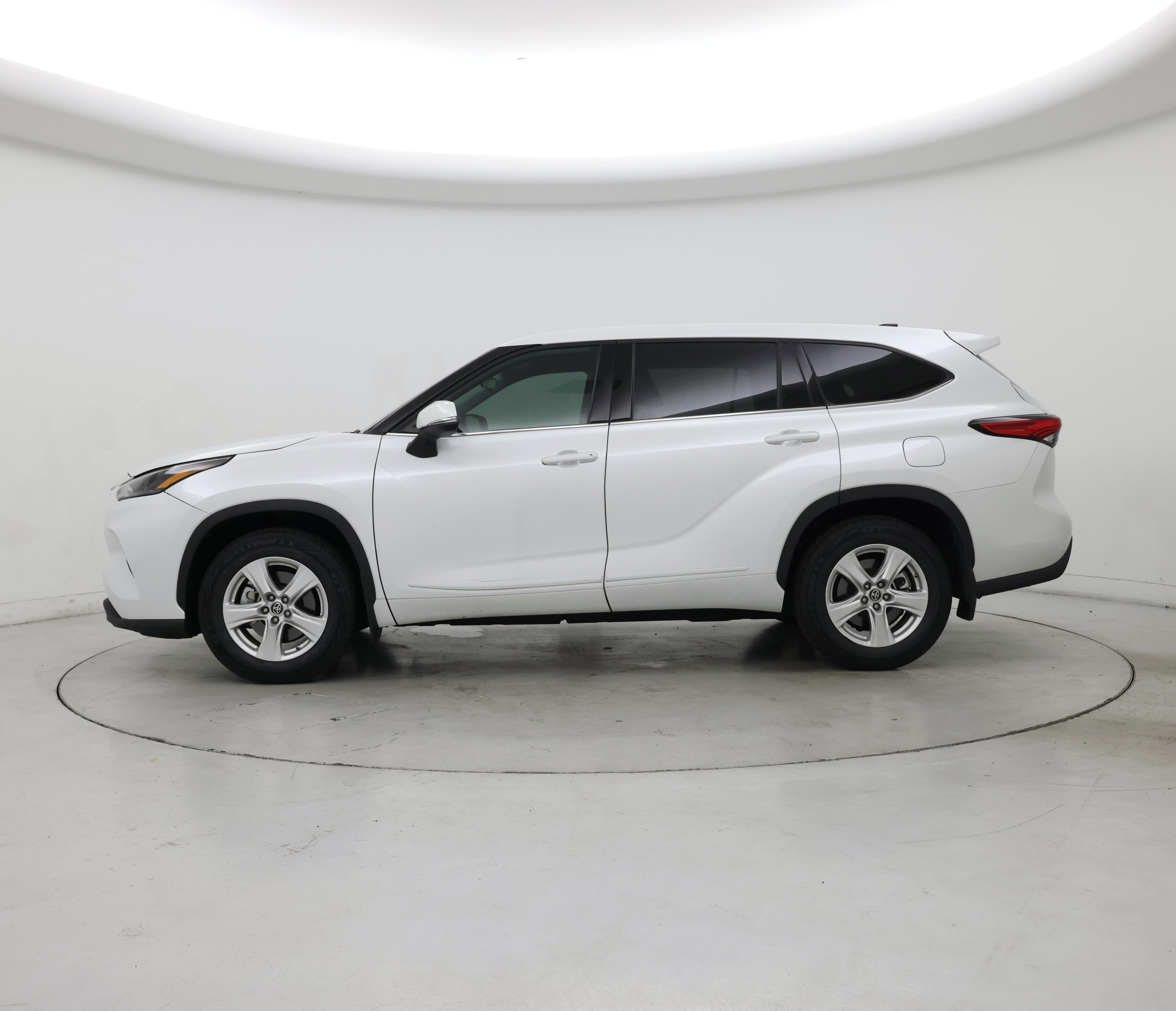 Thumbnail: 2022 Toyota Highlander - 3