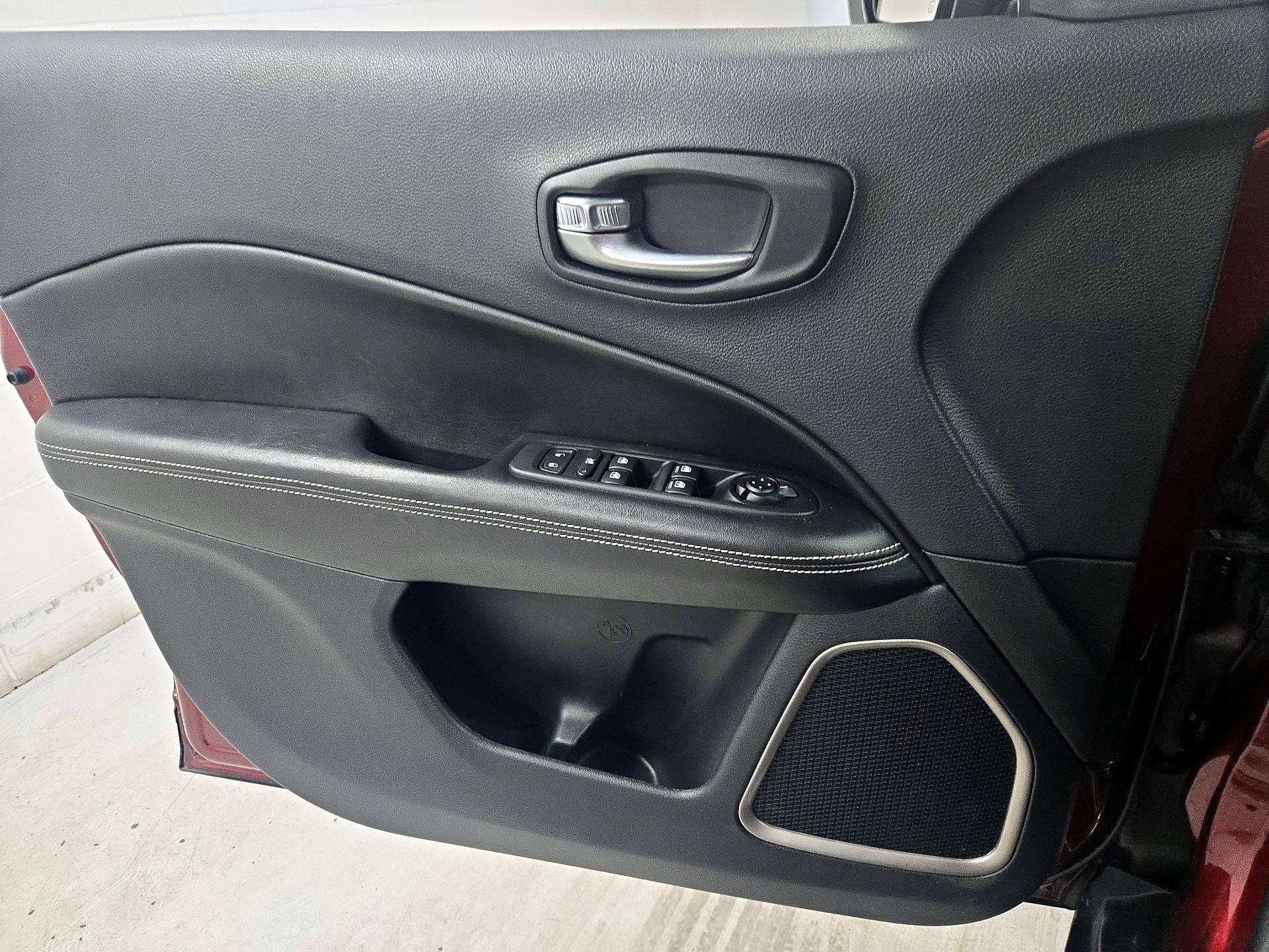 Thumbnail: 2021 Jeep Compass - 12