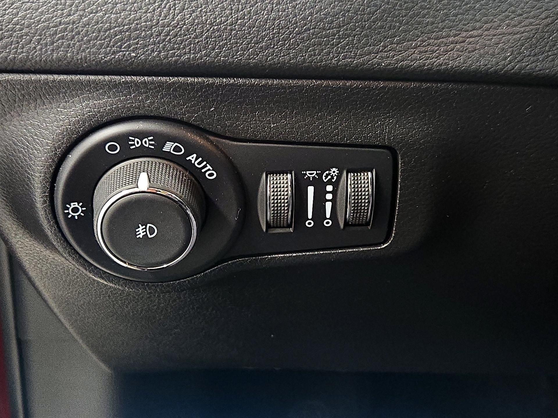 Thumbnail: 2021 Jeep Compass - 13