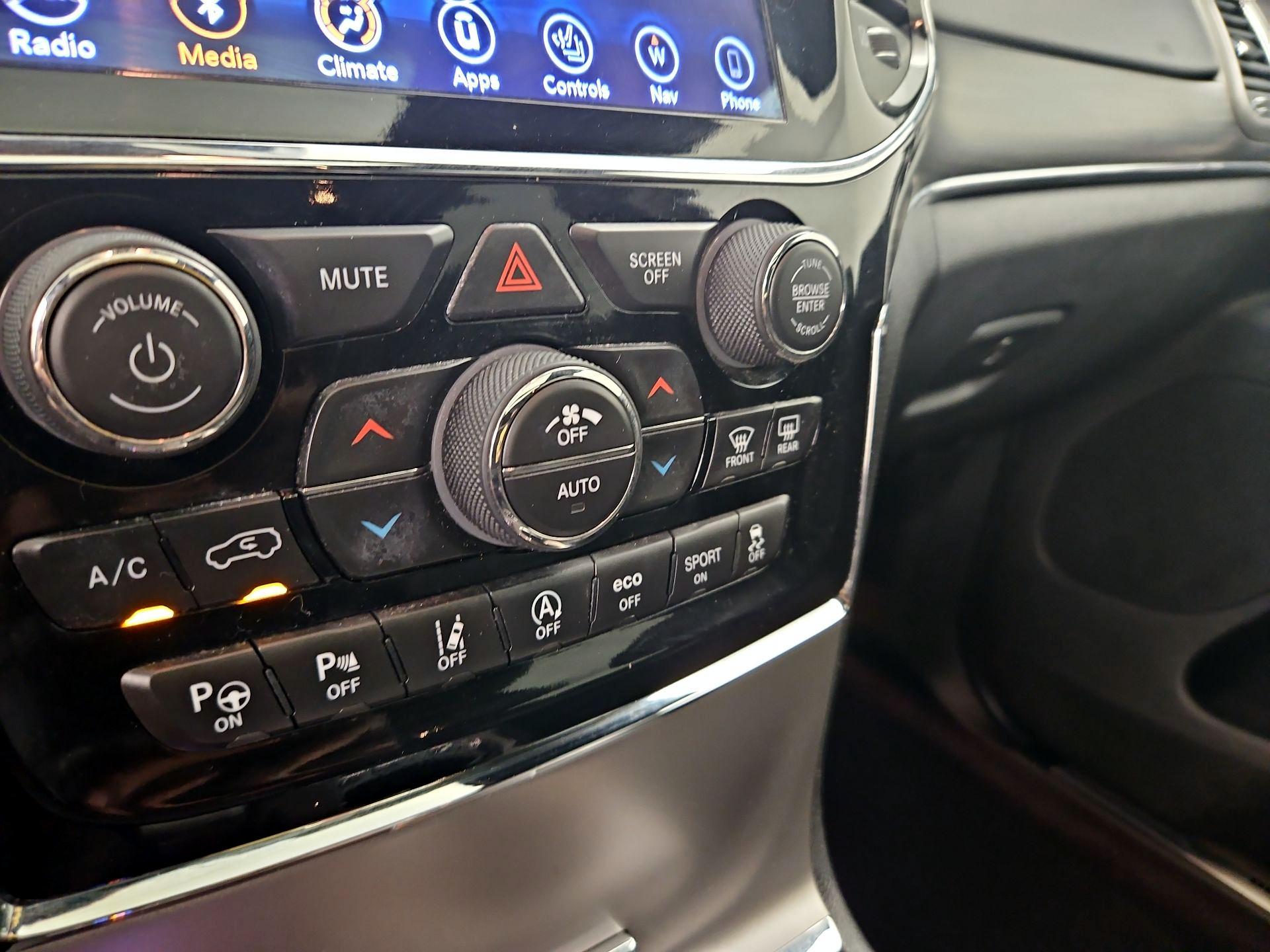 Thumbnail: 2019 Jeep Grand Cherokee - 16