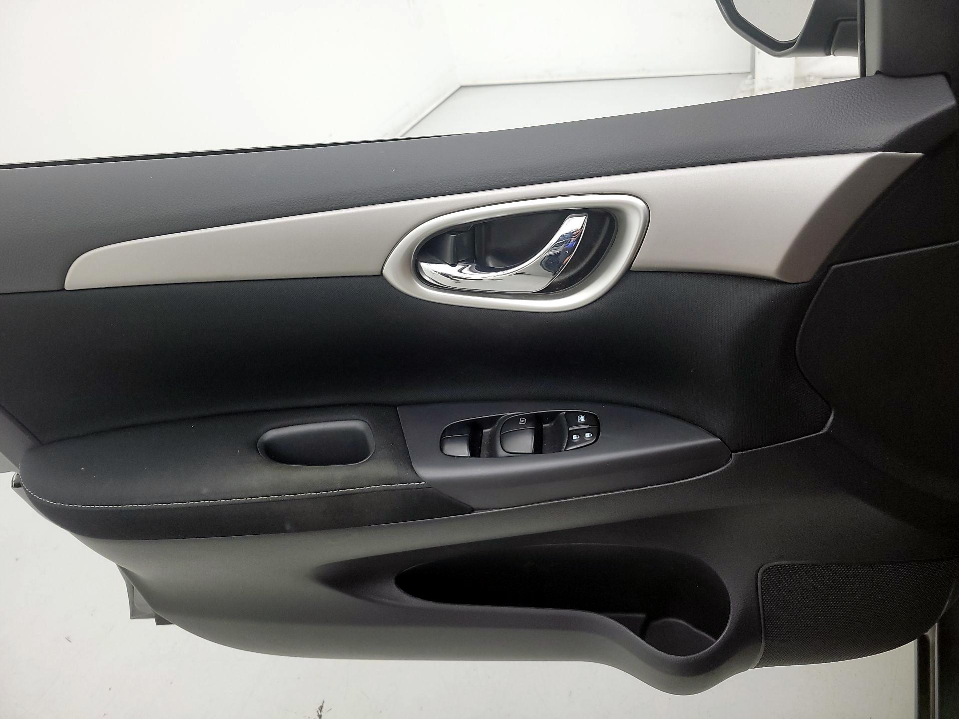 Thumbnail: 2015 Nissan Sentra - 12