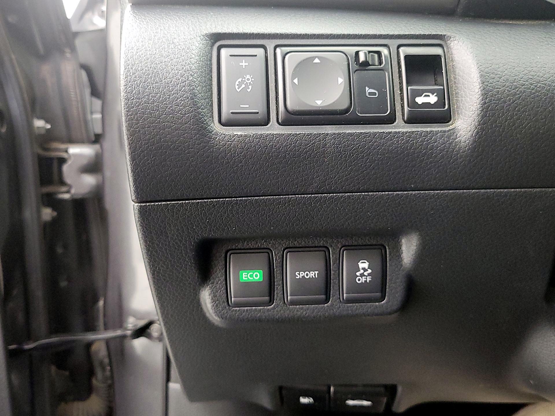 Thumbnail: 2015 Nissan Sentra - 13