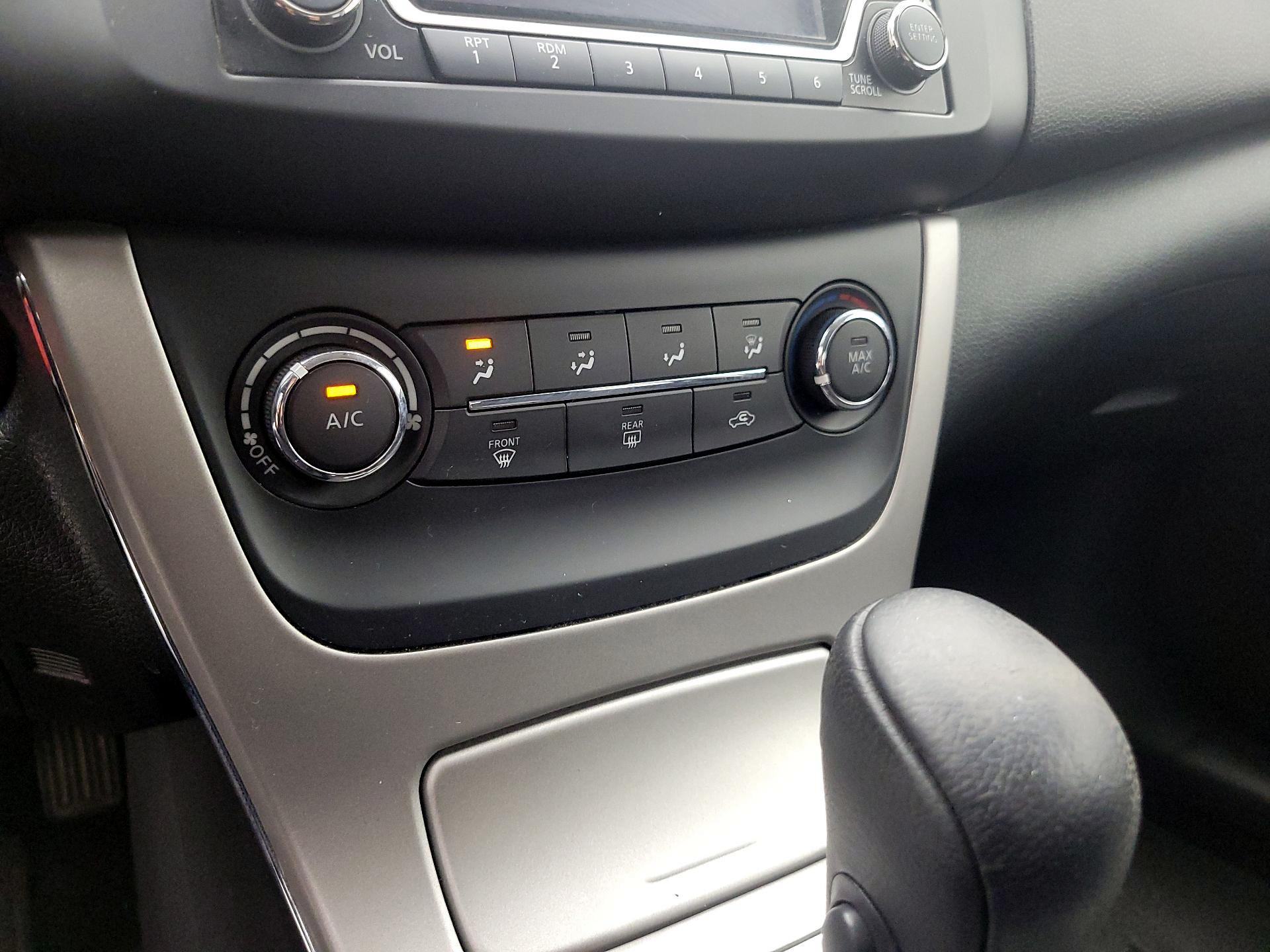 Thumbnail: 2015 Nissan Sentra - 16