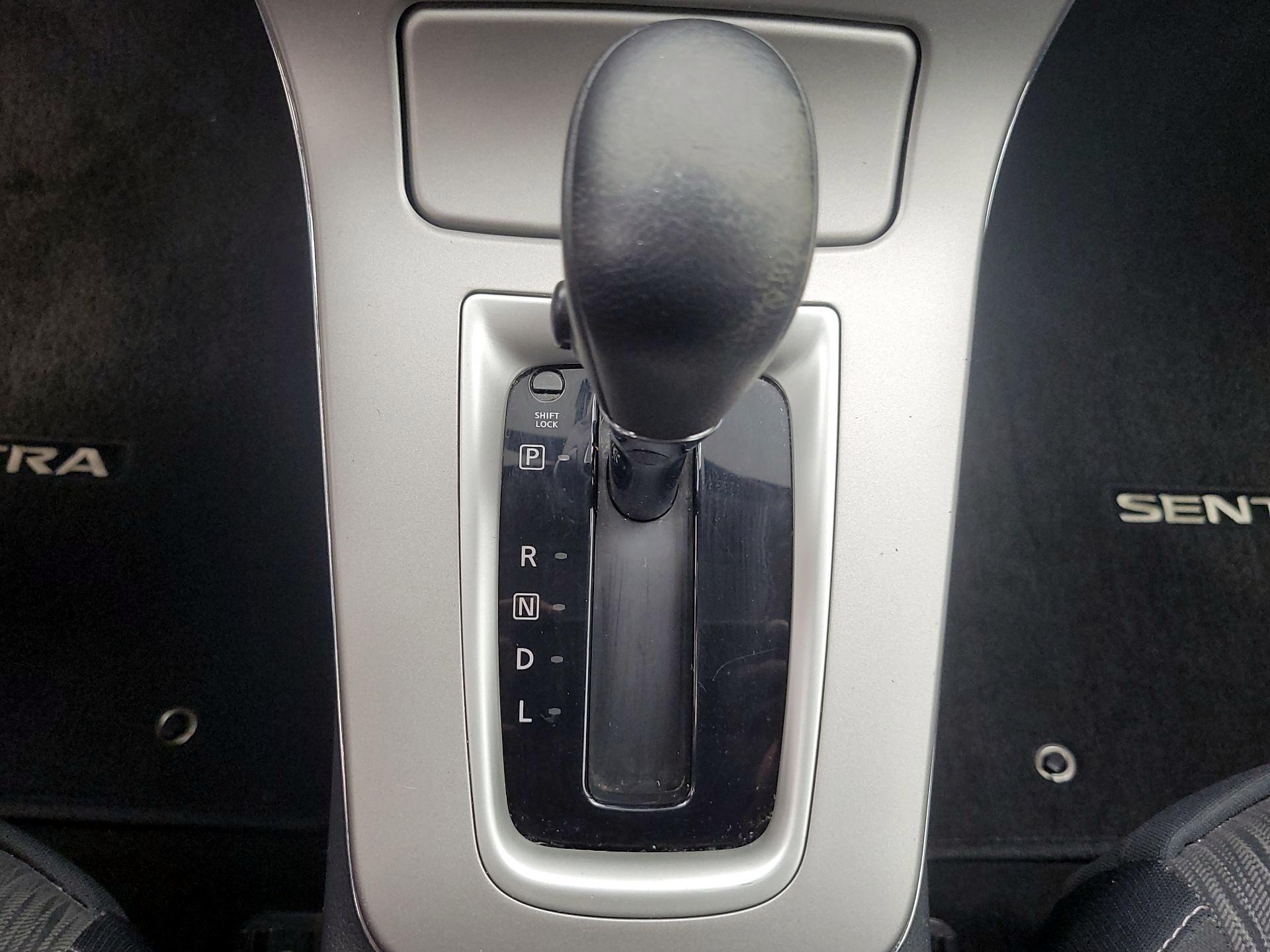 Thumbnail: 2015 Nissan Sentra - 17