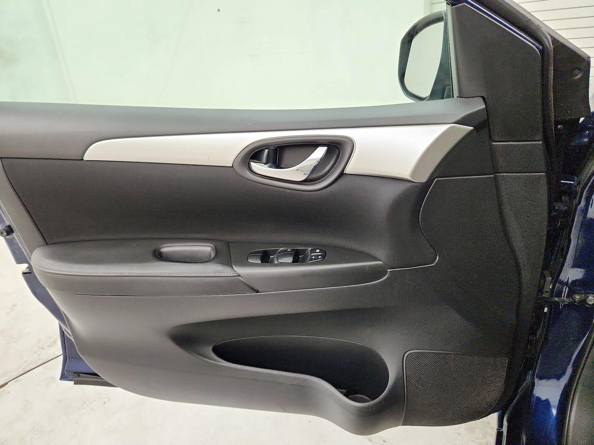 Thumbnail: 2019 Nissan Sentra - 12