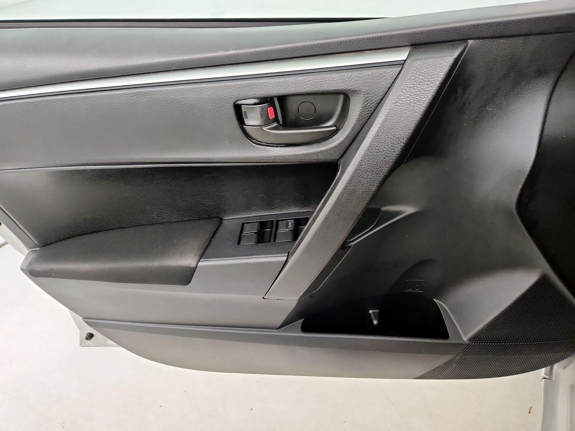 Thumbnail: 2015 Toyota Corolla - 12