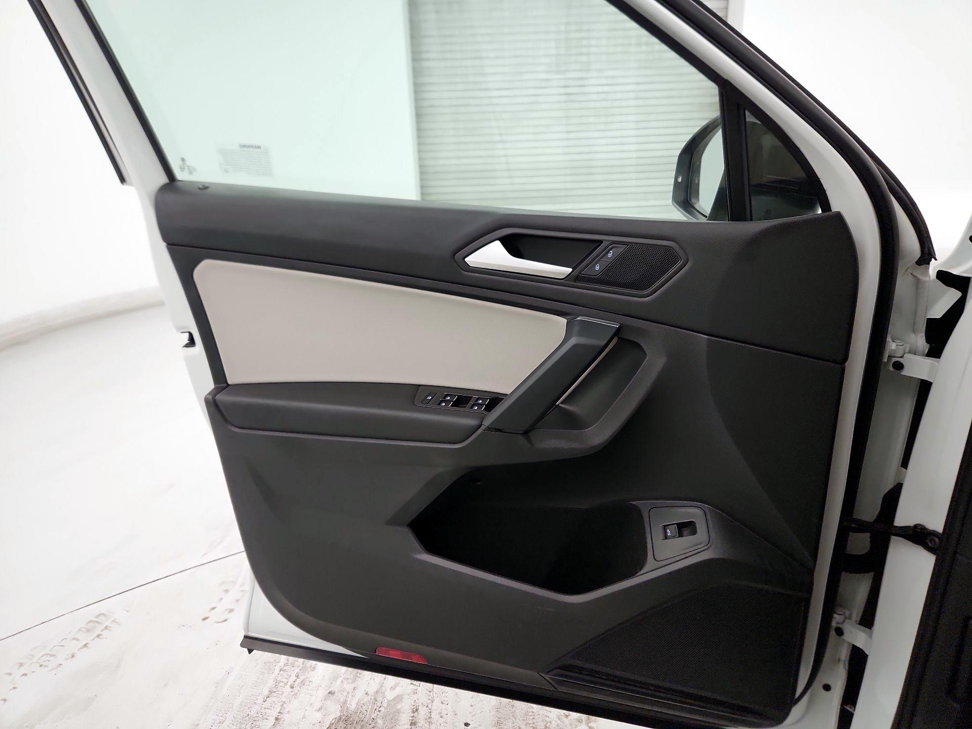 Thumbnail: 2019 Volkswagen Tiguan - 12