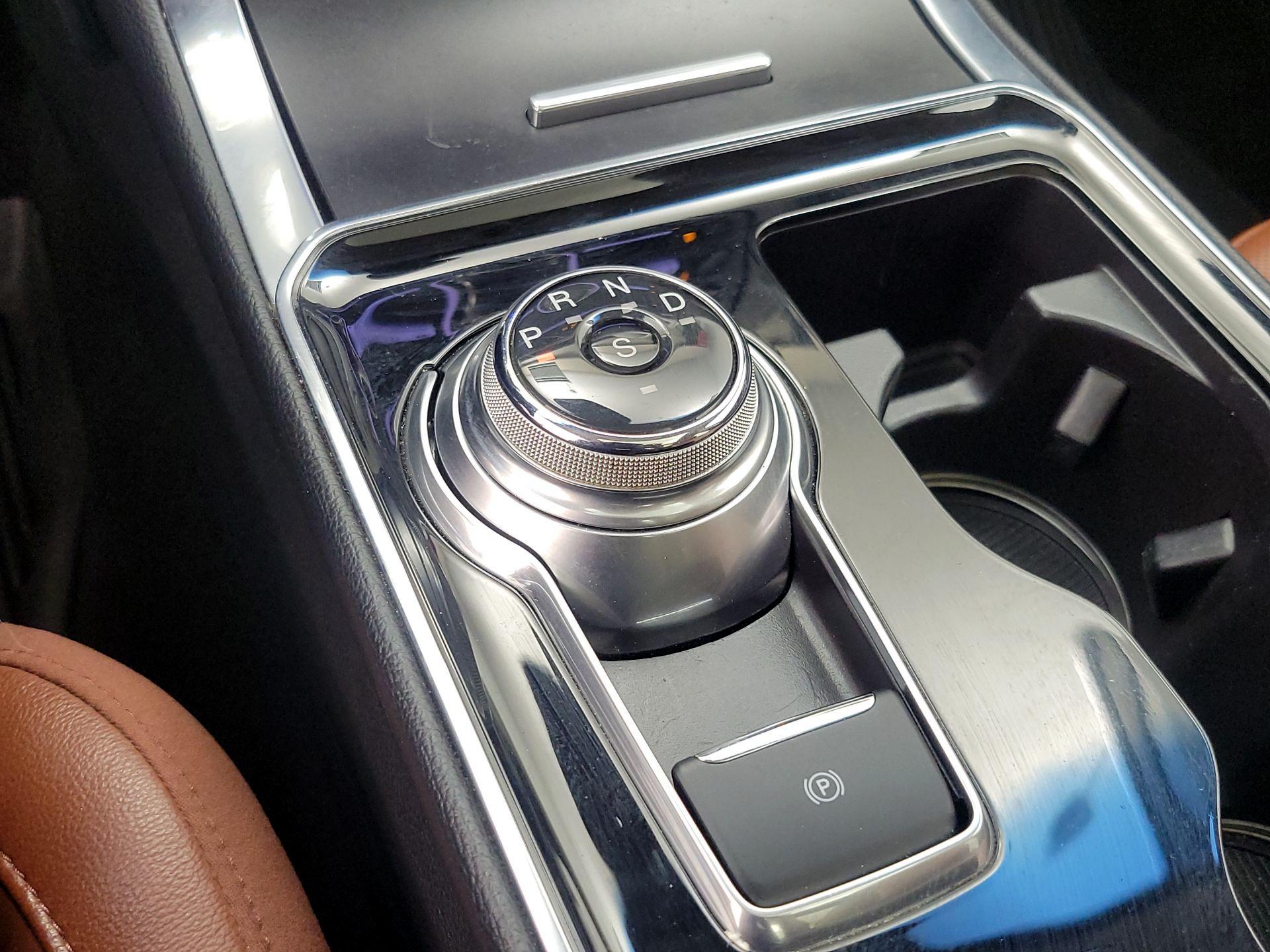 Thumbnail: 2019 Ford Edge - 18