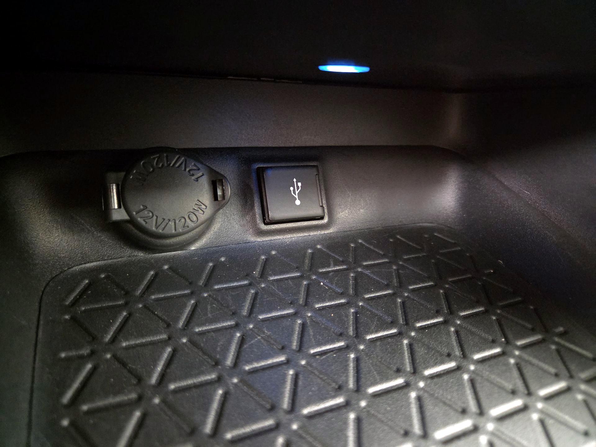 Thumbnail: 2022 Toyota RAV4 - 18