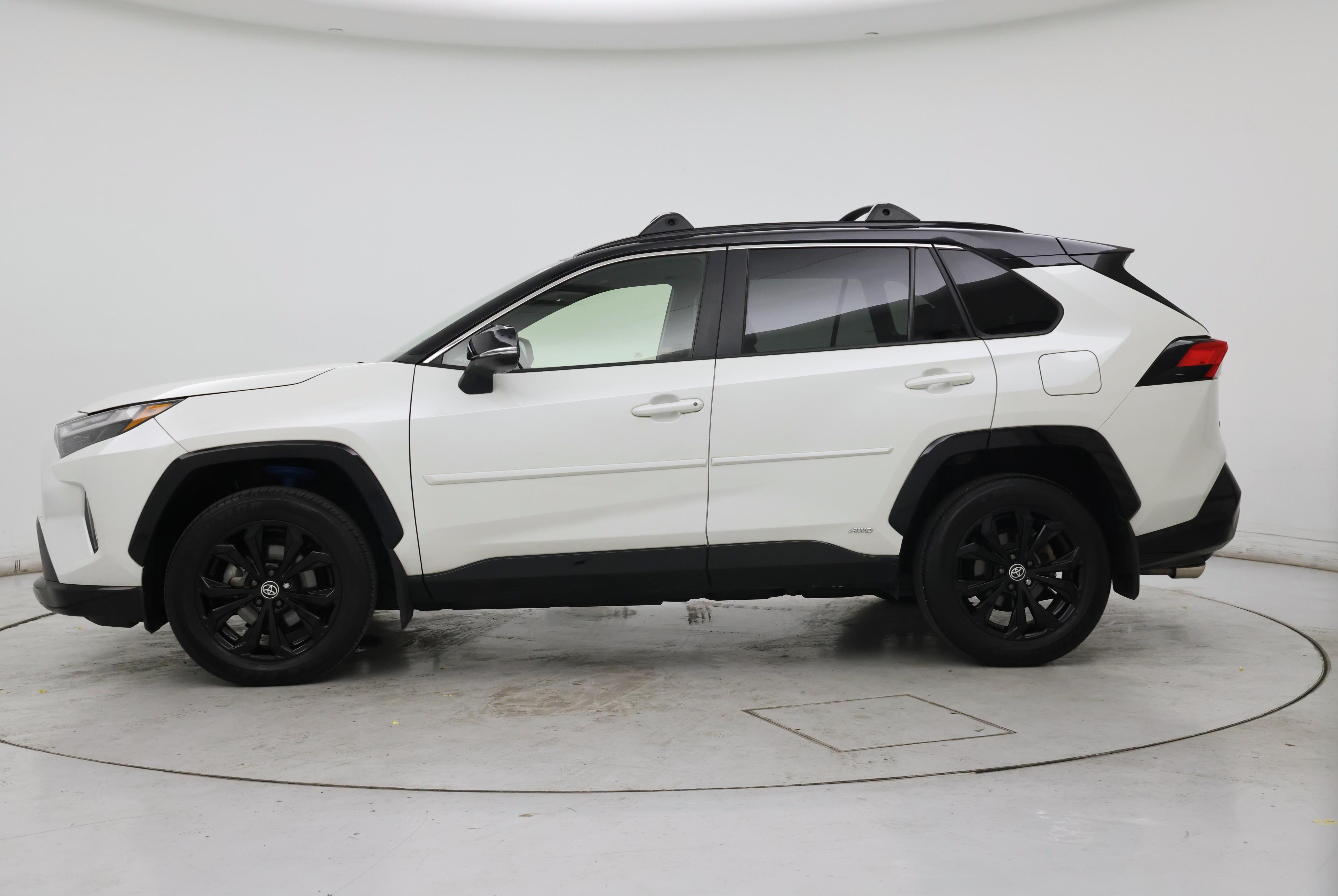 Thumbnail: 2022 Toyota RAV4 - 3