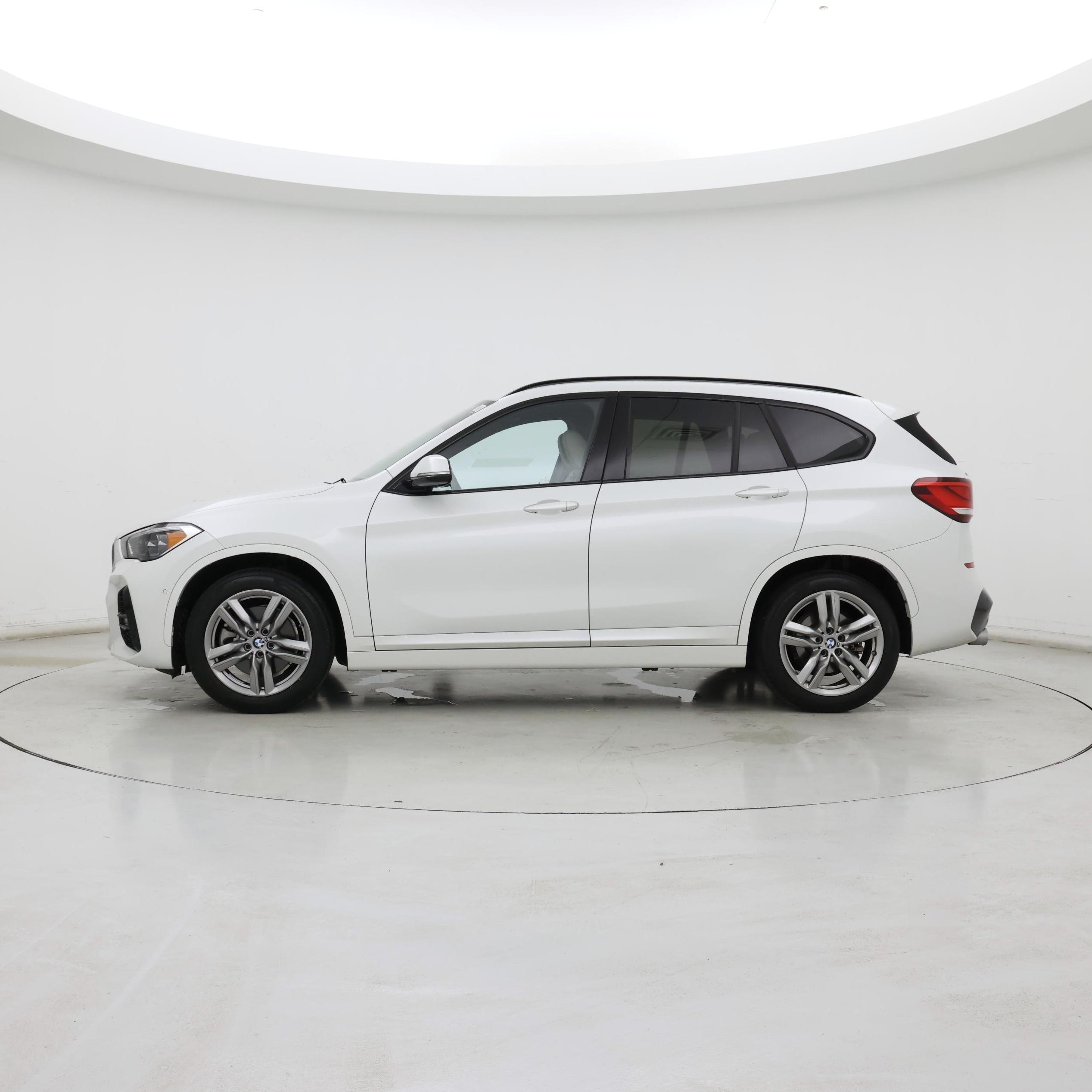Thumbnail: 2022 BMW X1 - 3